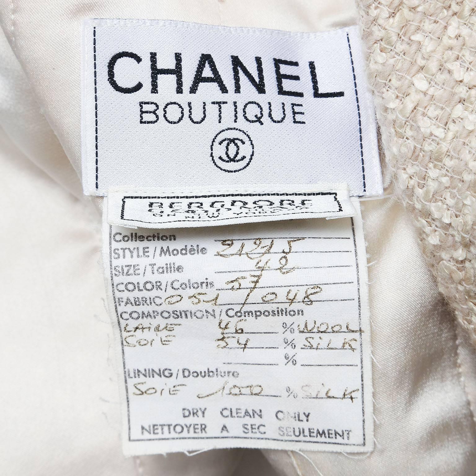 Gray Vintage Chanel Beige Wool Silk Textured Knit 'CC' Button Cropped Jacket SZ 42 For Sale