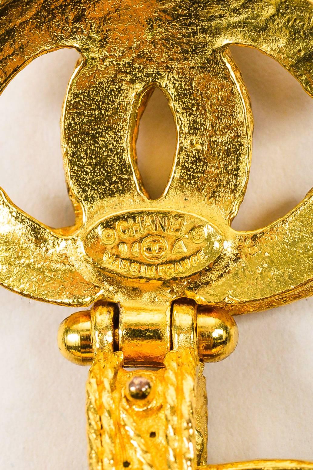 Vintage Chanel 94A Gold Tone Red Gripoix Stone 'CC' Logo Pendant Necklace For Sale 1