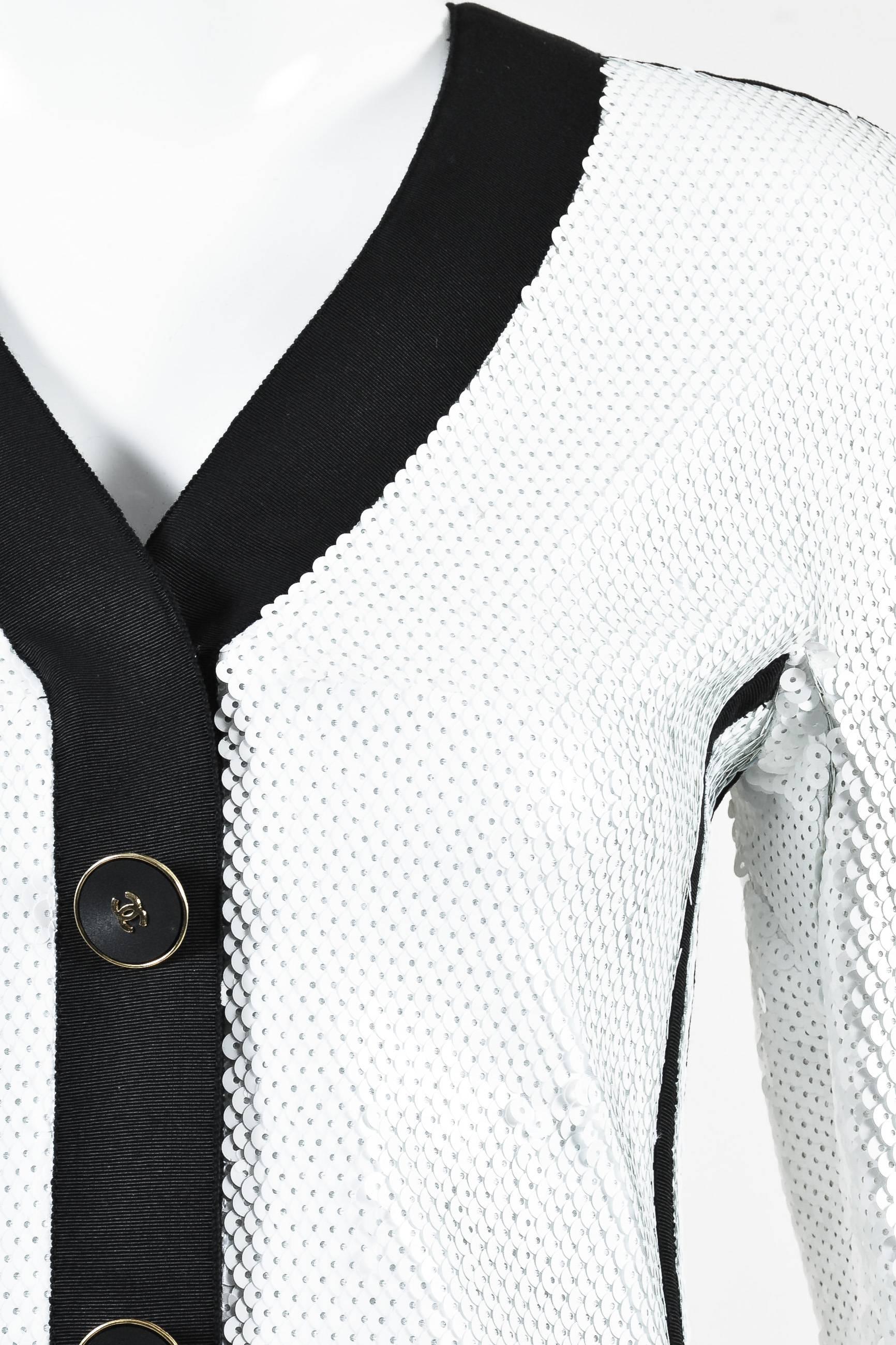 Women's Vintage Chanel Boutique Black & White Sequined & 'CC' Button Structured Jacket For Sale