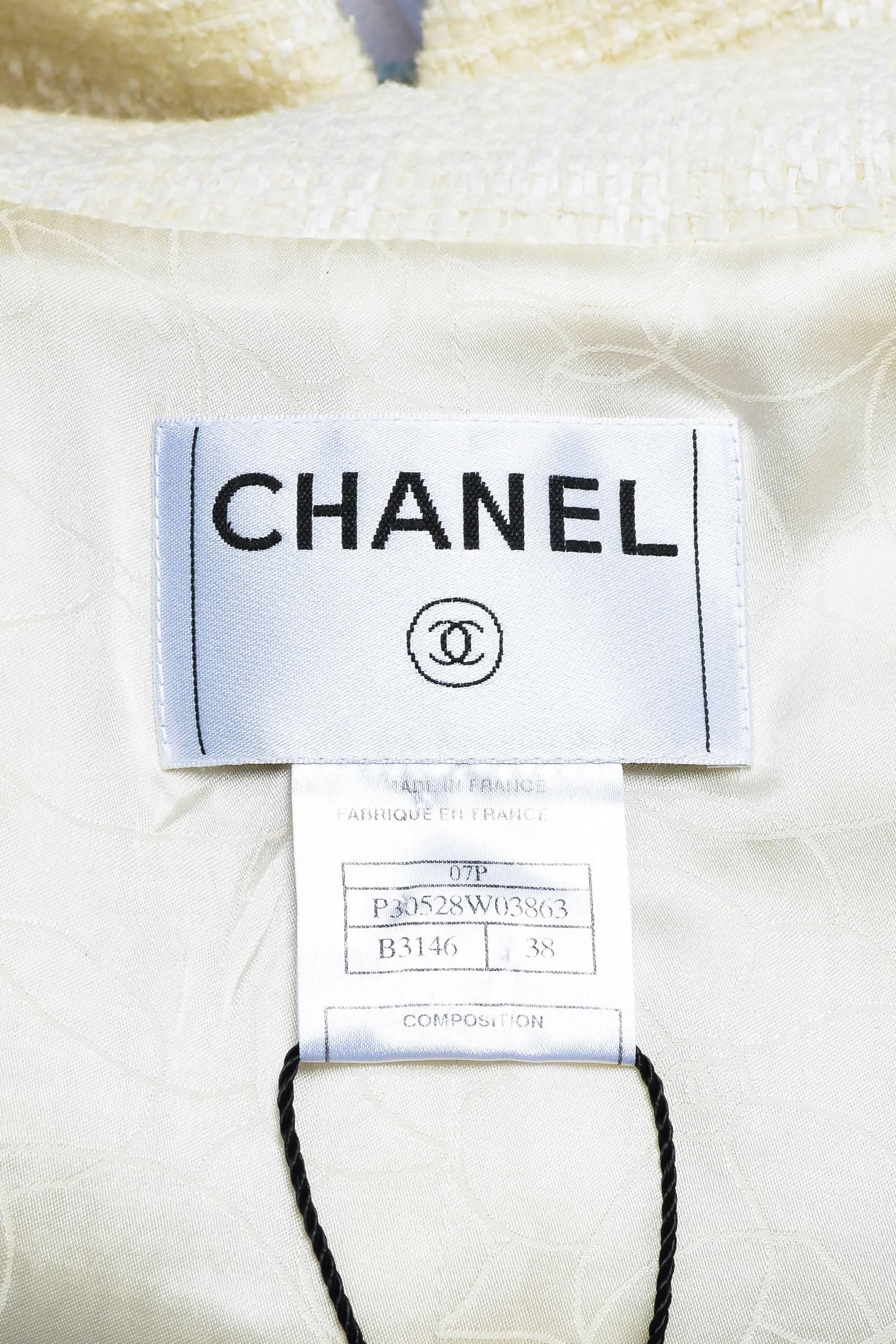 Chanel 07P Cream Light Blue Tweed Frayed Denim Trim Button Up Jacket Size 38 In Excellent Condition In Chicago, IL
