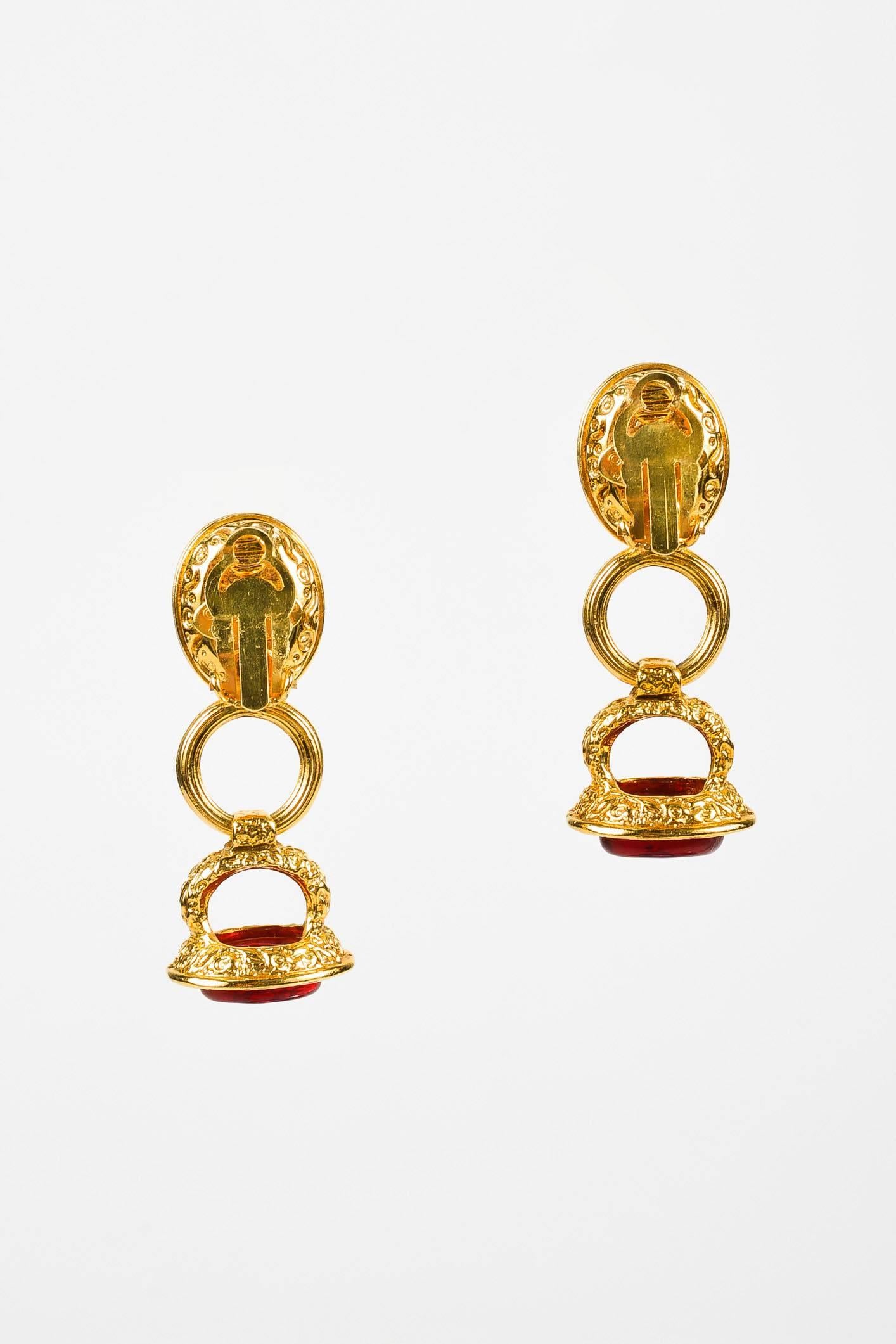 Vintage Chanel 93A Gold Tone Red Gripoix 'CC' Dangle Clip On Earrings In Good Condition For Sale In Chicago, IL