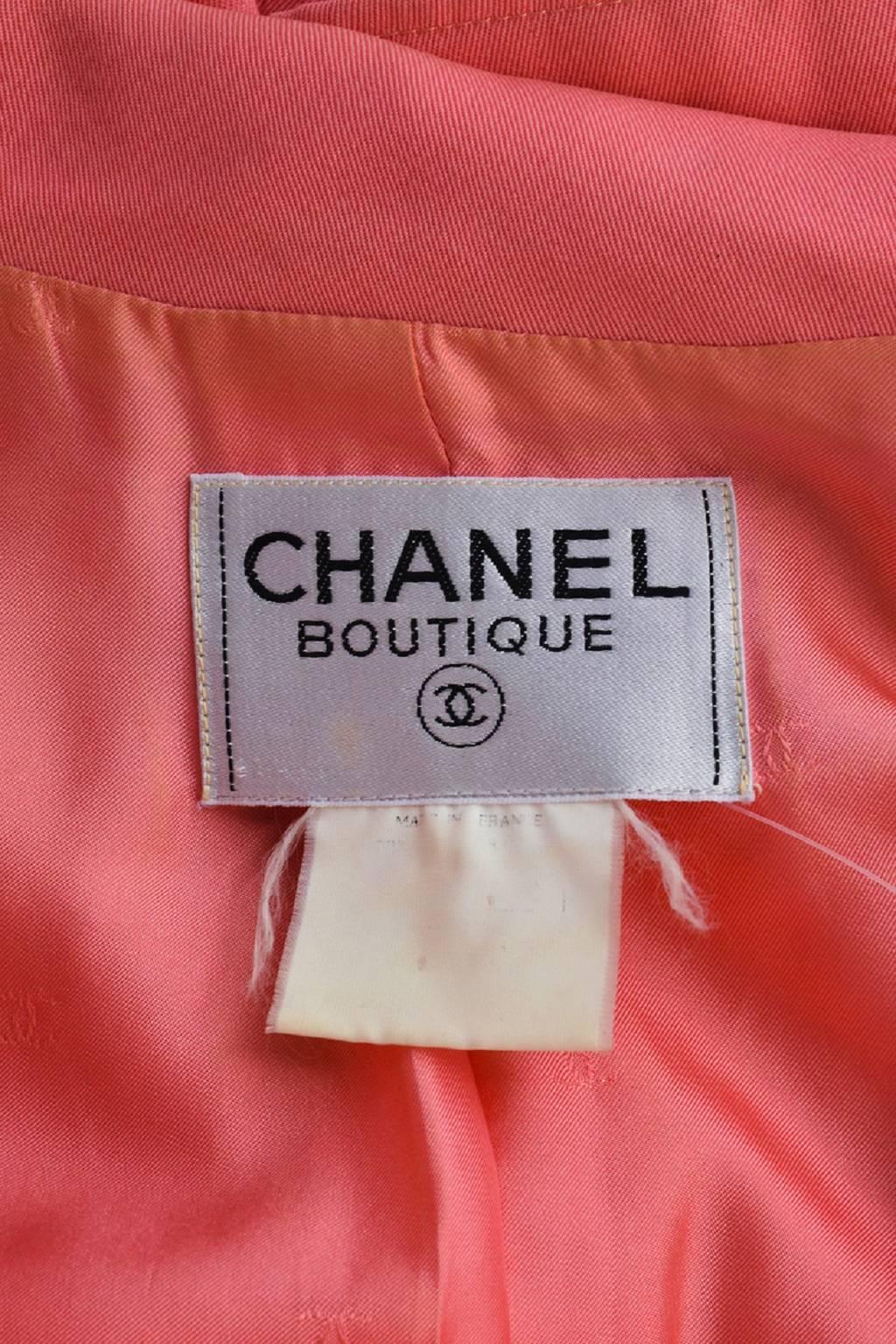 Women's Chanel Pink Wool Gold Tone 'CC' Button Long Jacket For Sale