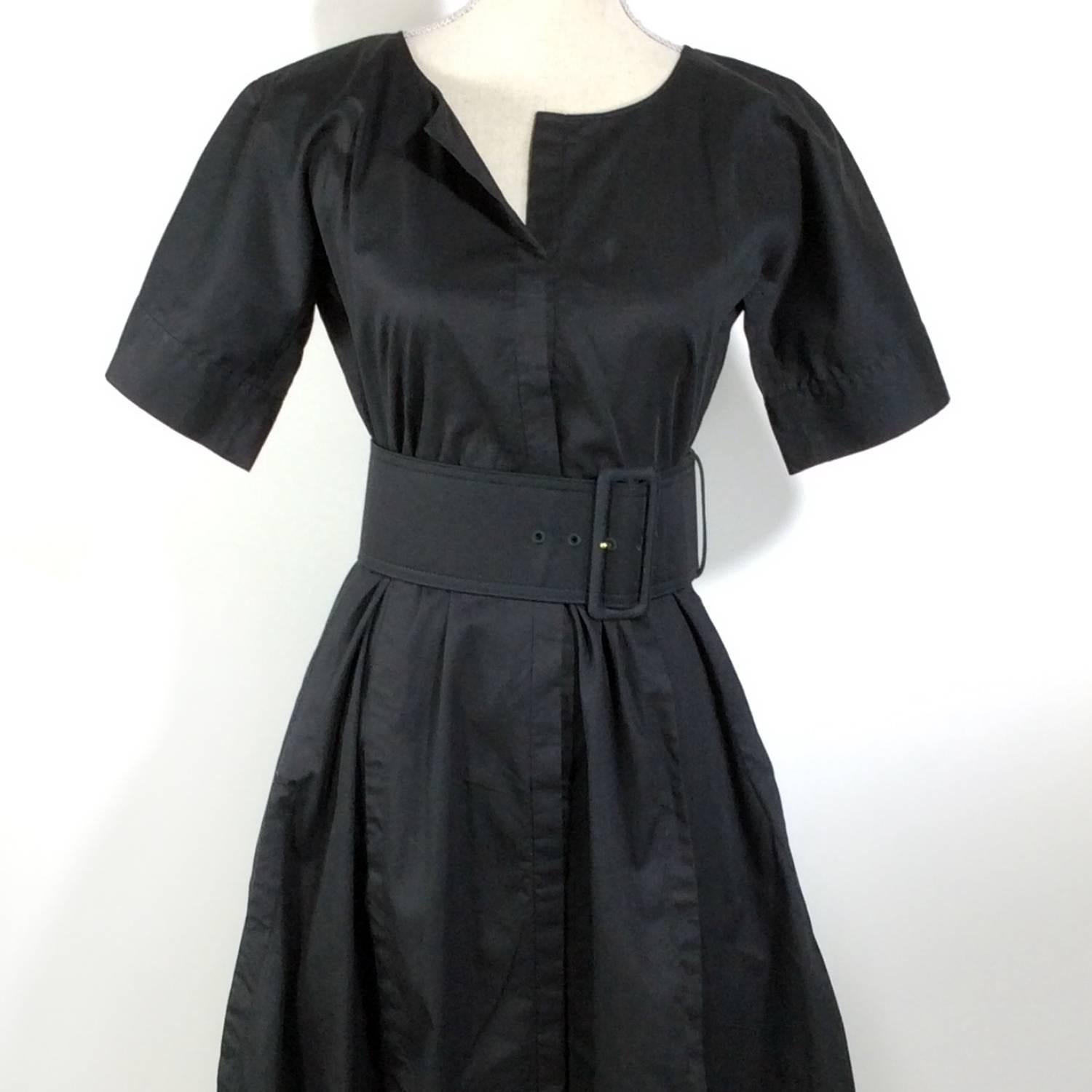 Style: Classic A Line Dress
Belt included
Button up closure
100% cotton

Euro Size 36
