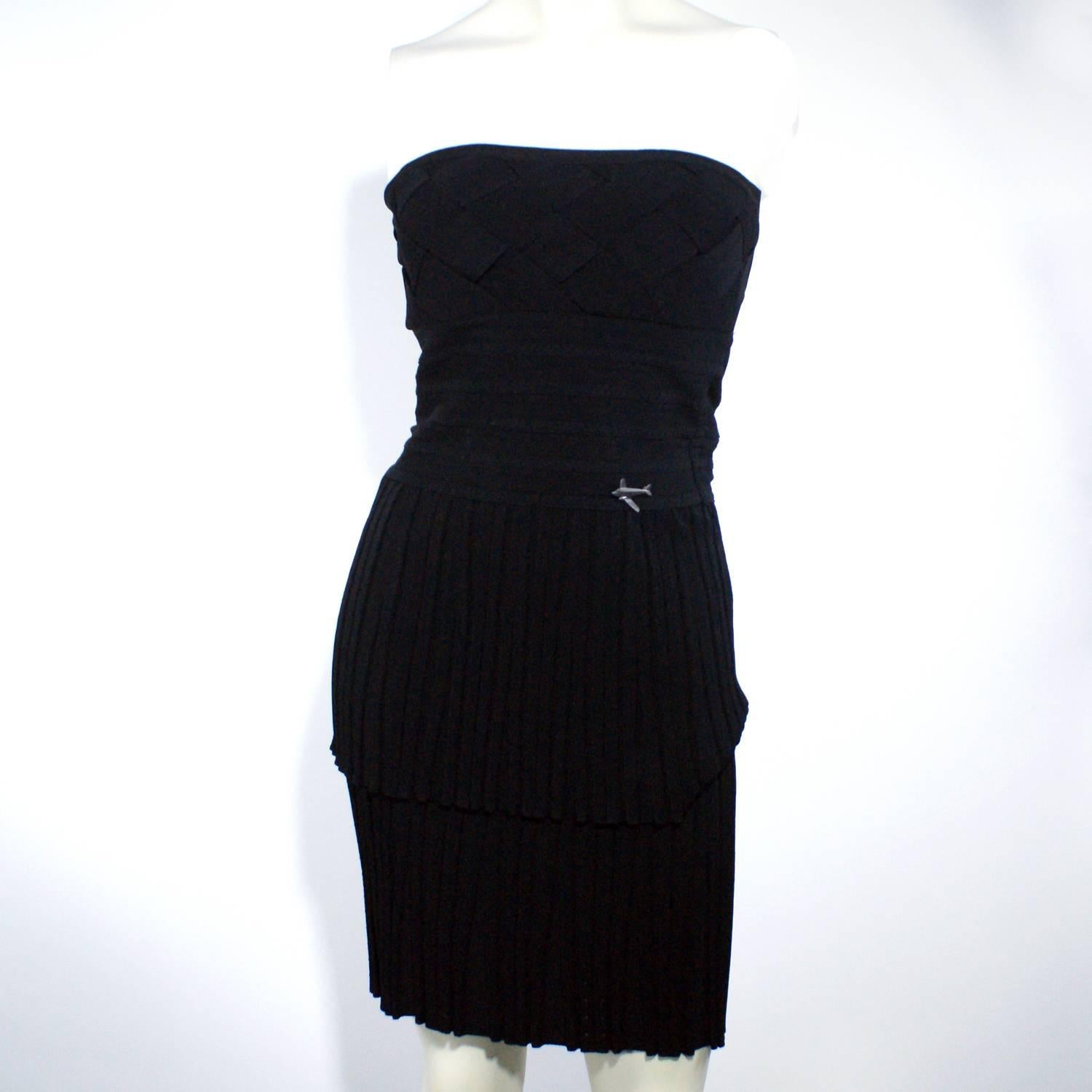 Two piece outift
Tube top with skirt
Airplane logo Chanel pin
Pleated Skirt