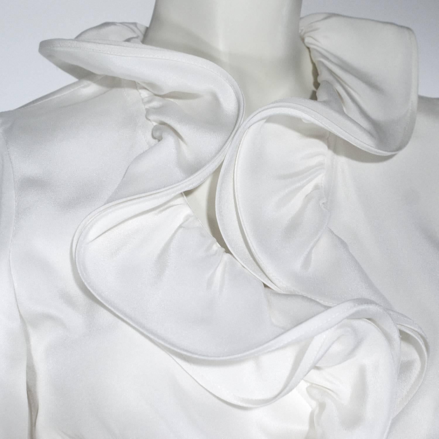 Oscar de la Renta Ivory White Silk Ruffle Blouse  For Sale 1