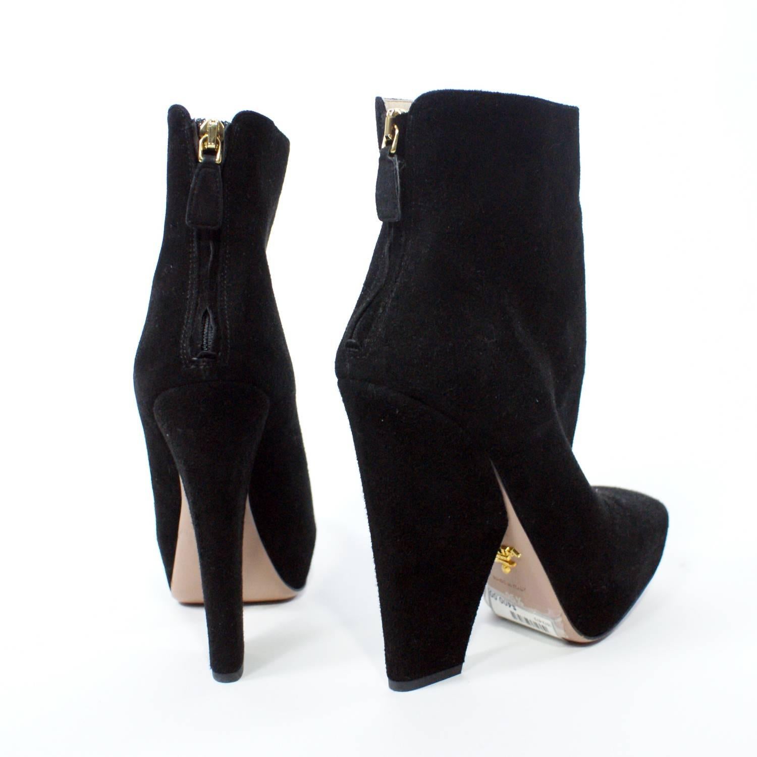 Prada Black Suede Thick Heel Ankle Boots In Excellent Condition For Sale In Narberth, PA