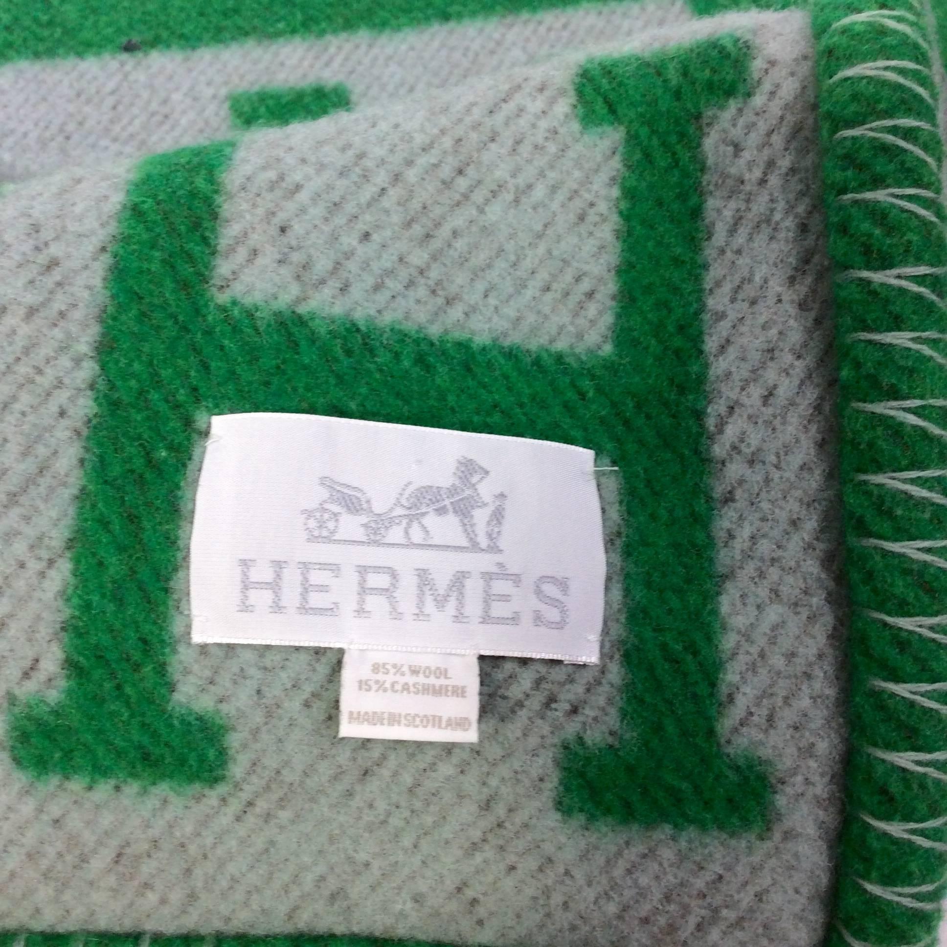 Hermes Green and Grey Wool Avalon Blanket
White blanket stitch around edge
Wool and cashmere fiber content
Reversible with Hermes 