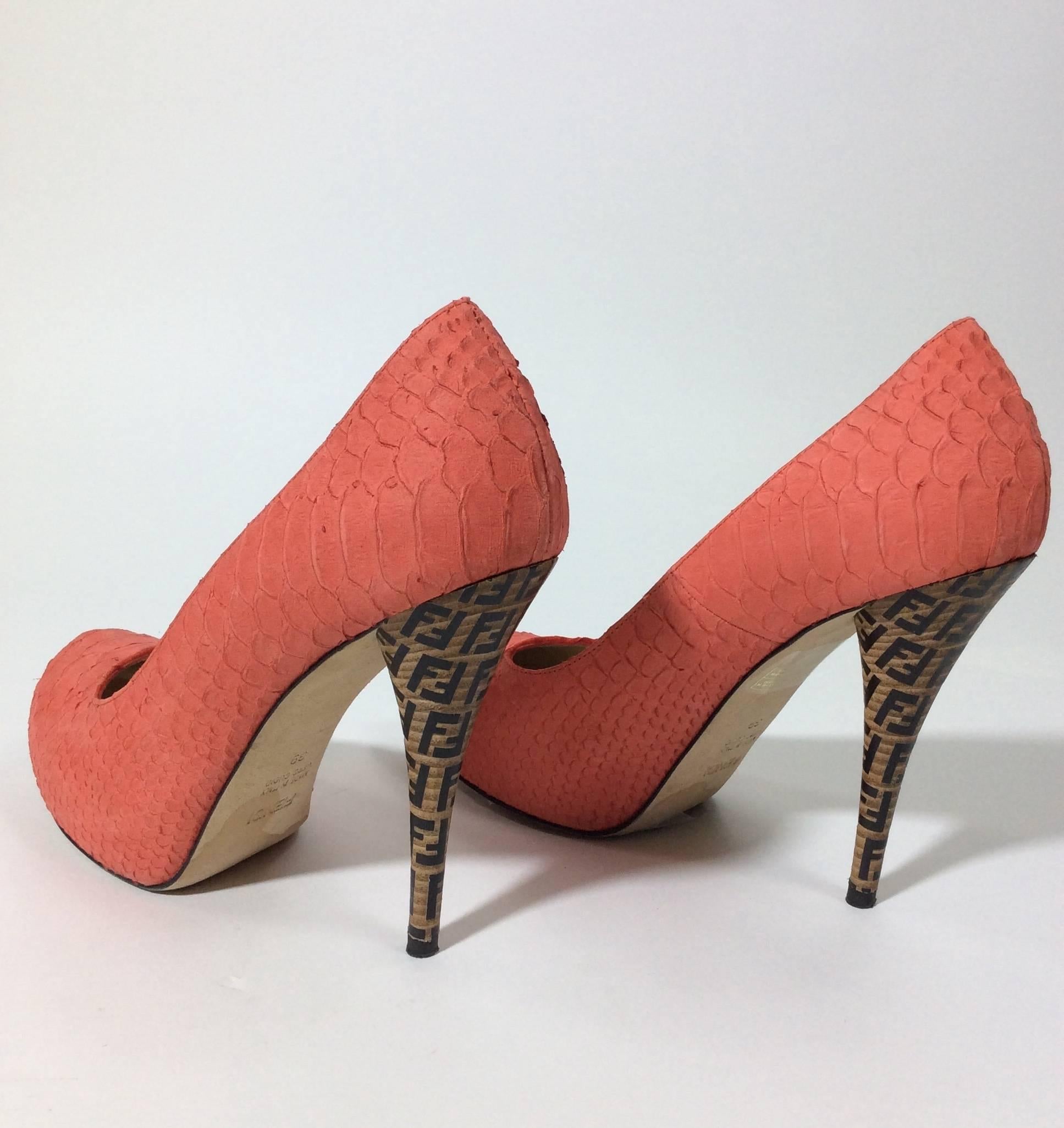 Fendi Coral Snake Skin Embosed Pump In Excellent Condition In Narberth, PA