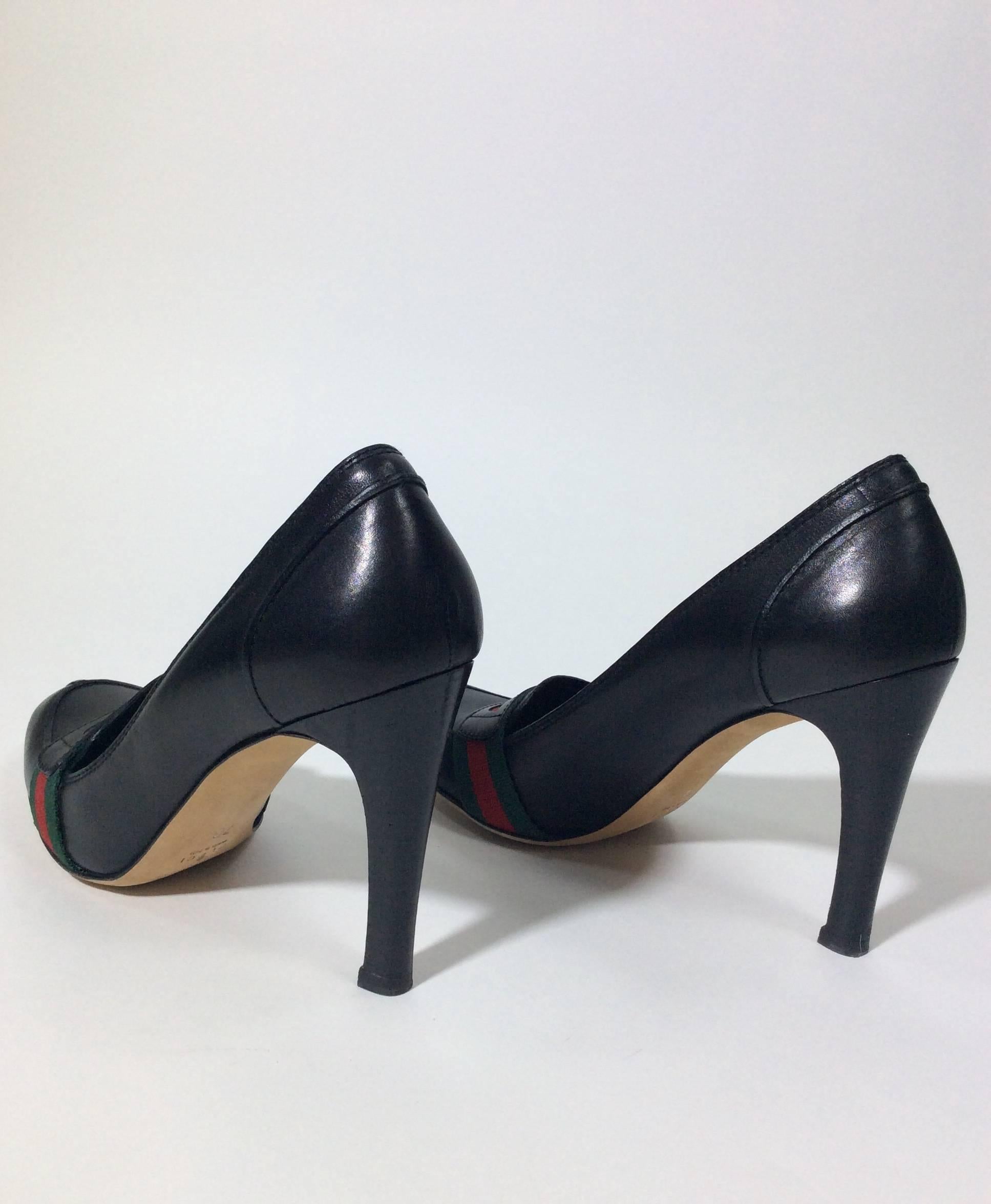 Gucci Black Leather With Green and Red Detail Pump In Good Condition For Sale In Narberth, PA