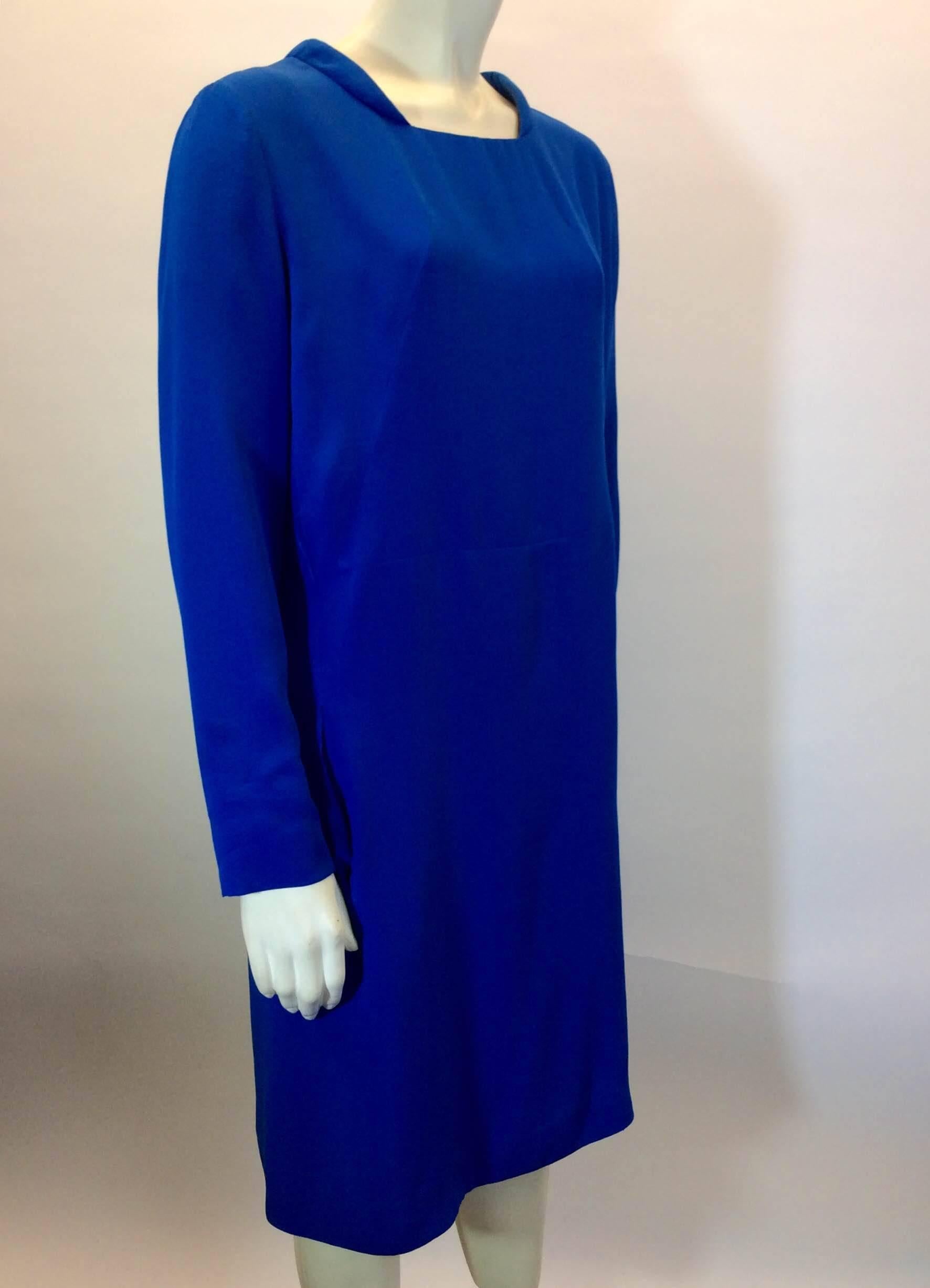 Royal Blue 100% Silk
Single Pocket on either side (Image 6)
Long Sleeve
Pleating On Back
Slightly Cushioned Neck Line