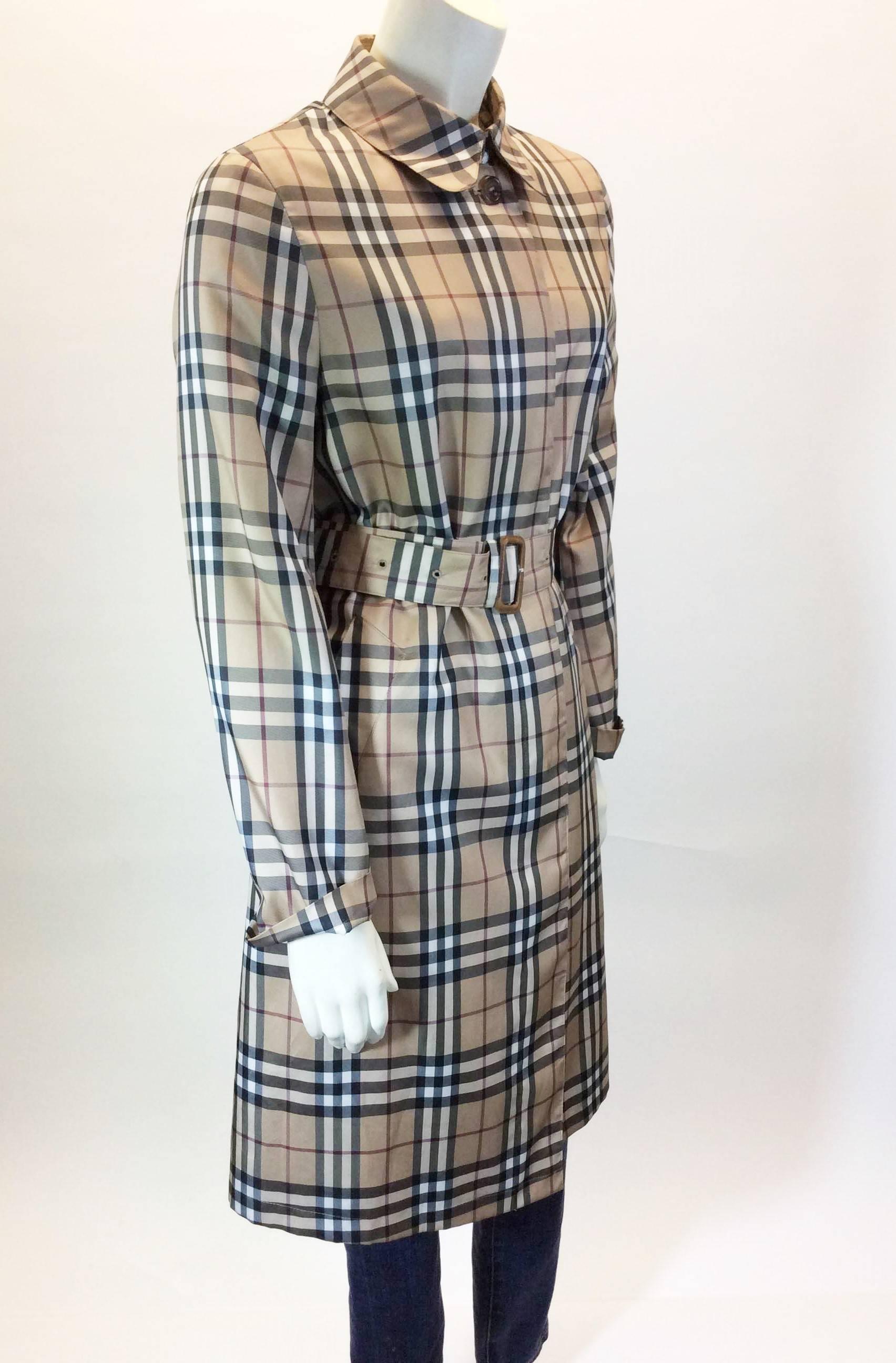 Burberry Iconic Plaid Rain Trench Coat
Adjustable Buckle for Wrap Around Waist
Hidden Buttons for Closure on Inside
Minor Staining on Left Lapel and along Interior Edges
(Shown in Pictures)
100% Polyester
24