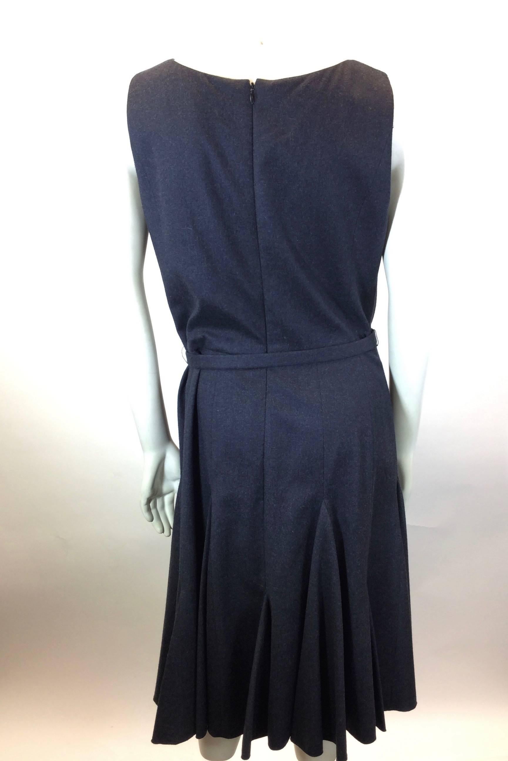 Oscar De La Renta Dark Grey Wool Belted Dress In Excellent Condition For Sale In Narberth, PA