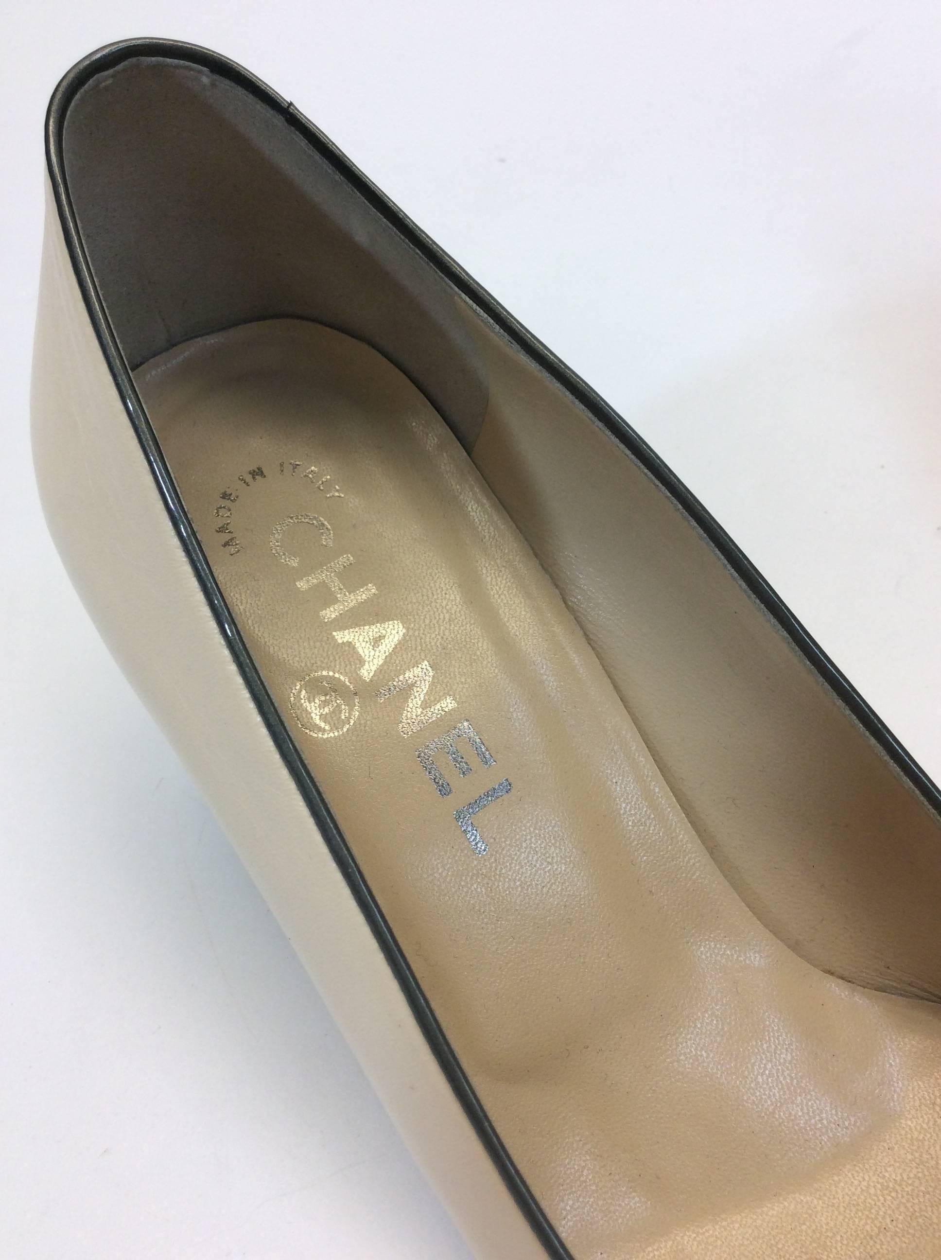 Chanel Tan Leather with Patent Leather Olive/Black Cap Toe Heel  For Sale 3