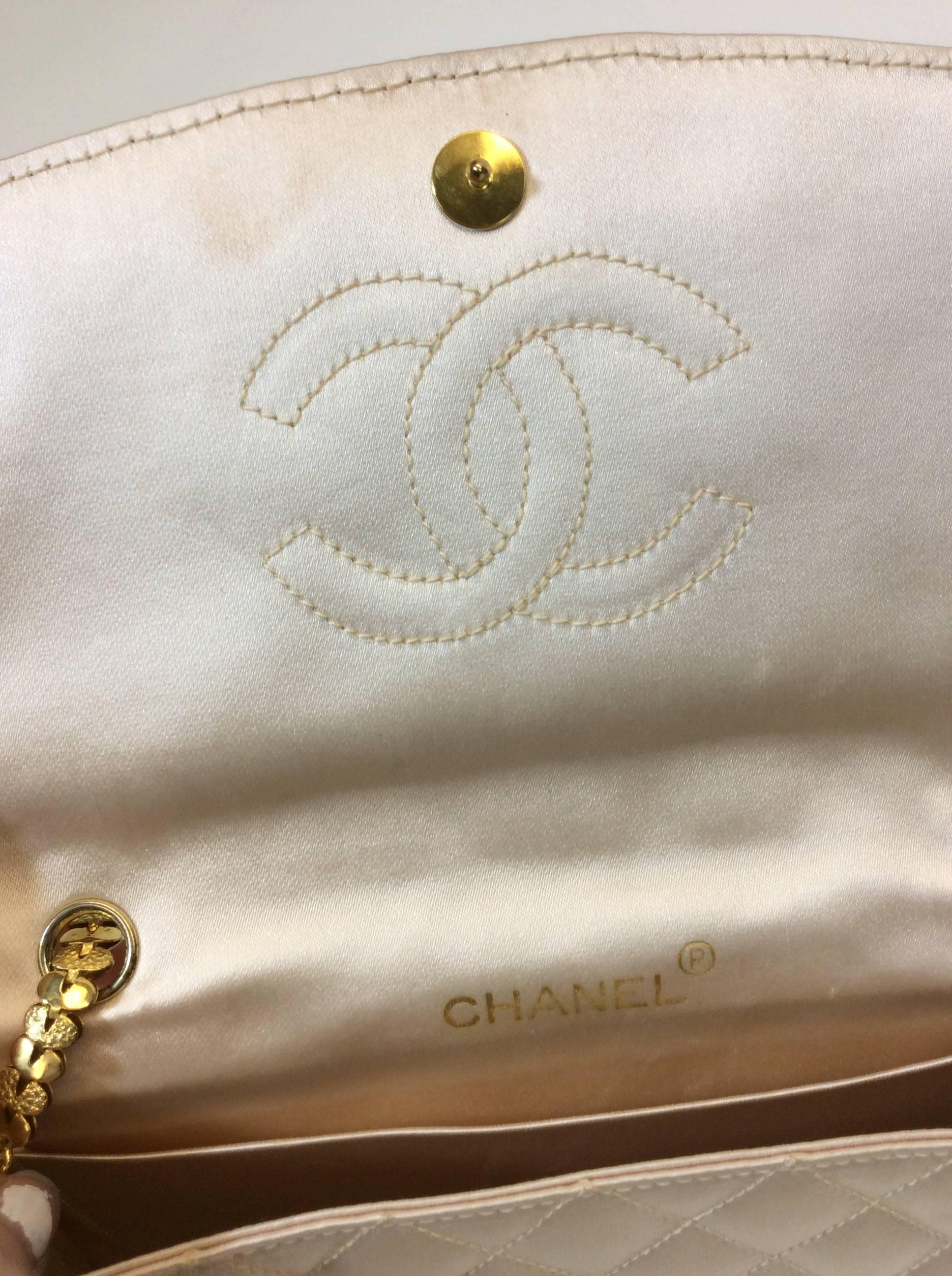 Chanel Vintage Pleated White Purse with Gripoix Detail For Sale 2