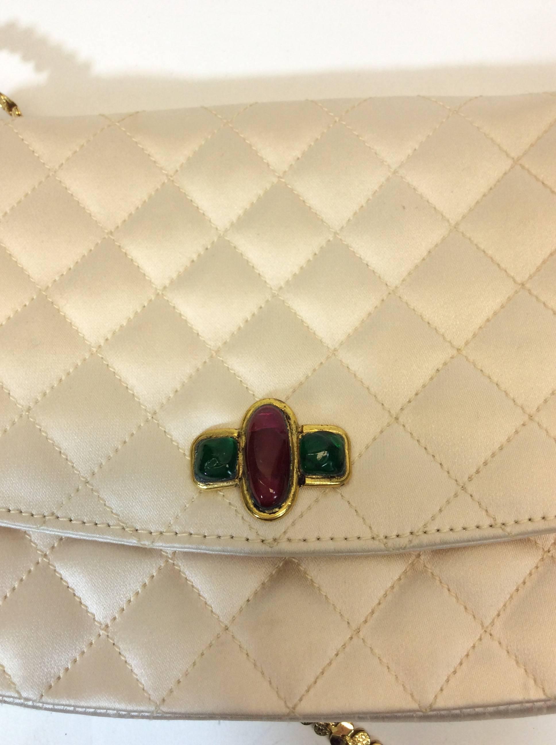 Chanel Vintage Pleated White Purse with Gripoix Detail For Sale 3