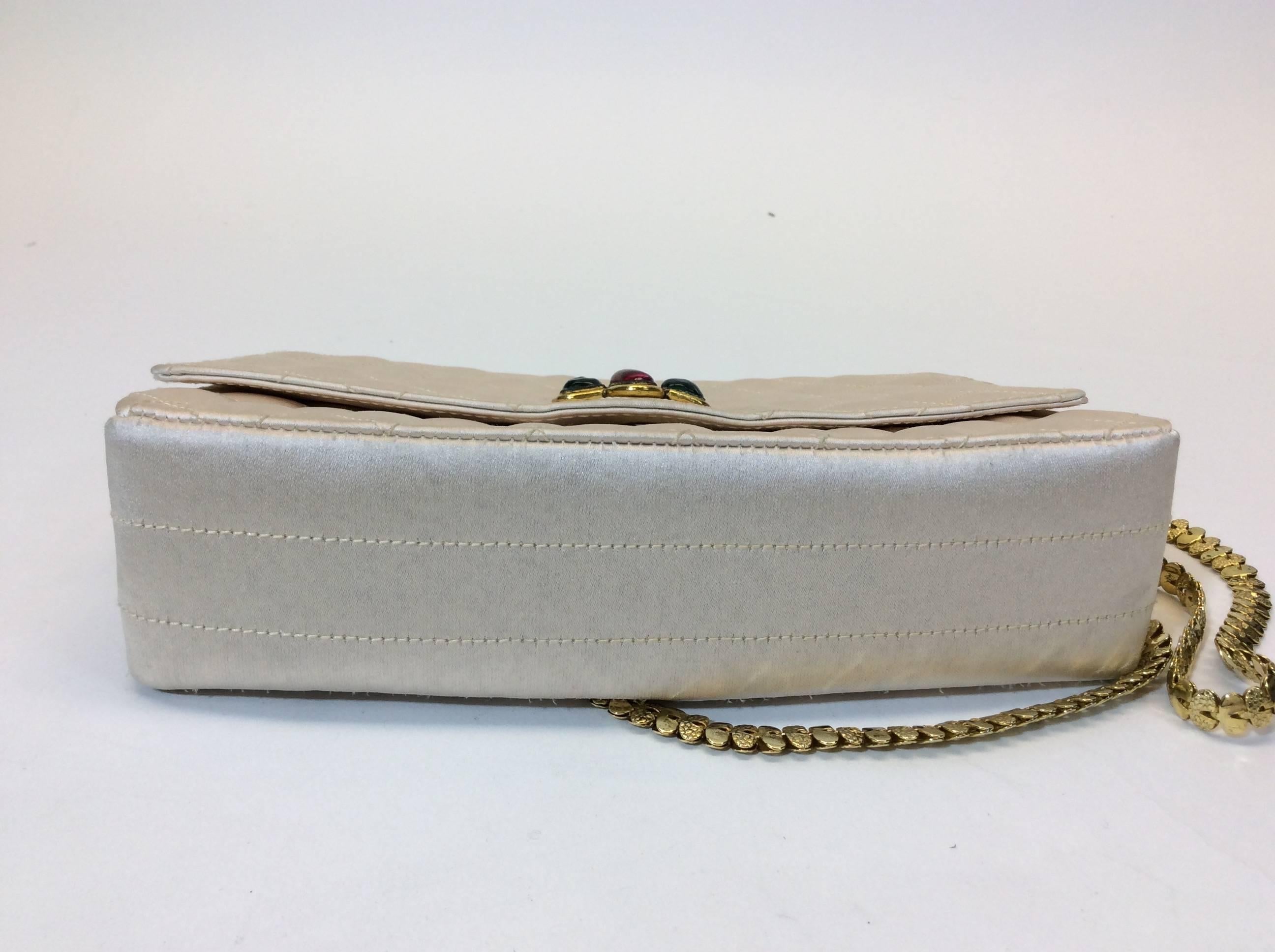 Chanel Vintage Pleated White Purse with Gripoix Detail In Excellent Condition For Sale In Narberth, PA