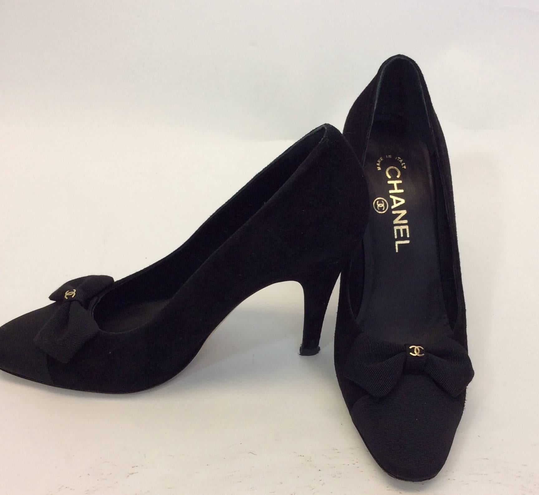 Chanel Black Suede Pump with Bow Detail In New Condition For Sale In Narberth, PA