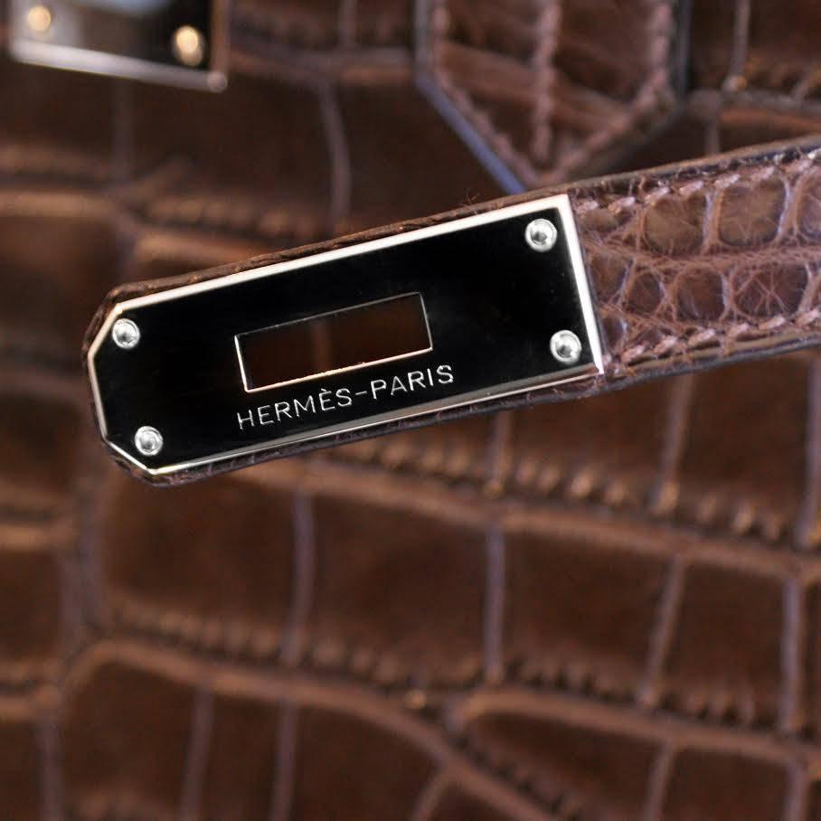 Hermes Chocolate Brown Matte Alligator 35 Birkin Handbag  In Excellent Condition For Sale In Narberth, PA