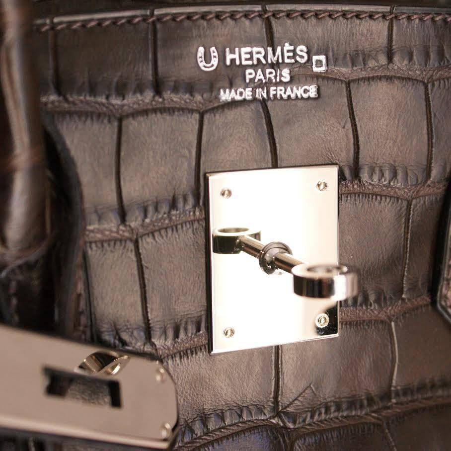 Women's or Men's Hermes Chocolate Brown Matte Alligator 35 Birkin Handbag  For Sale
