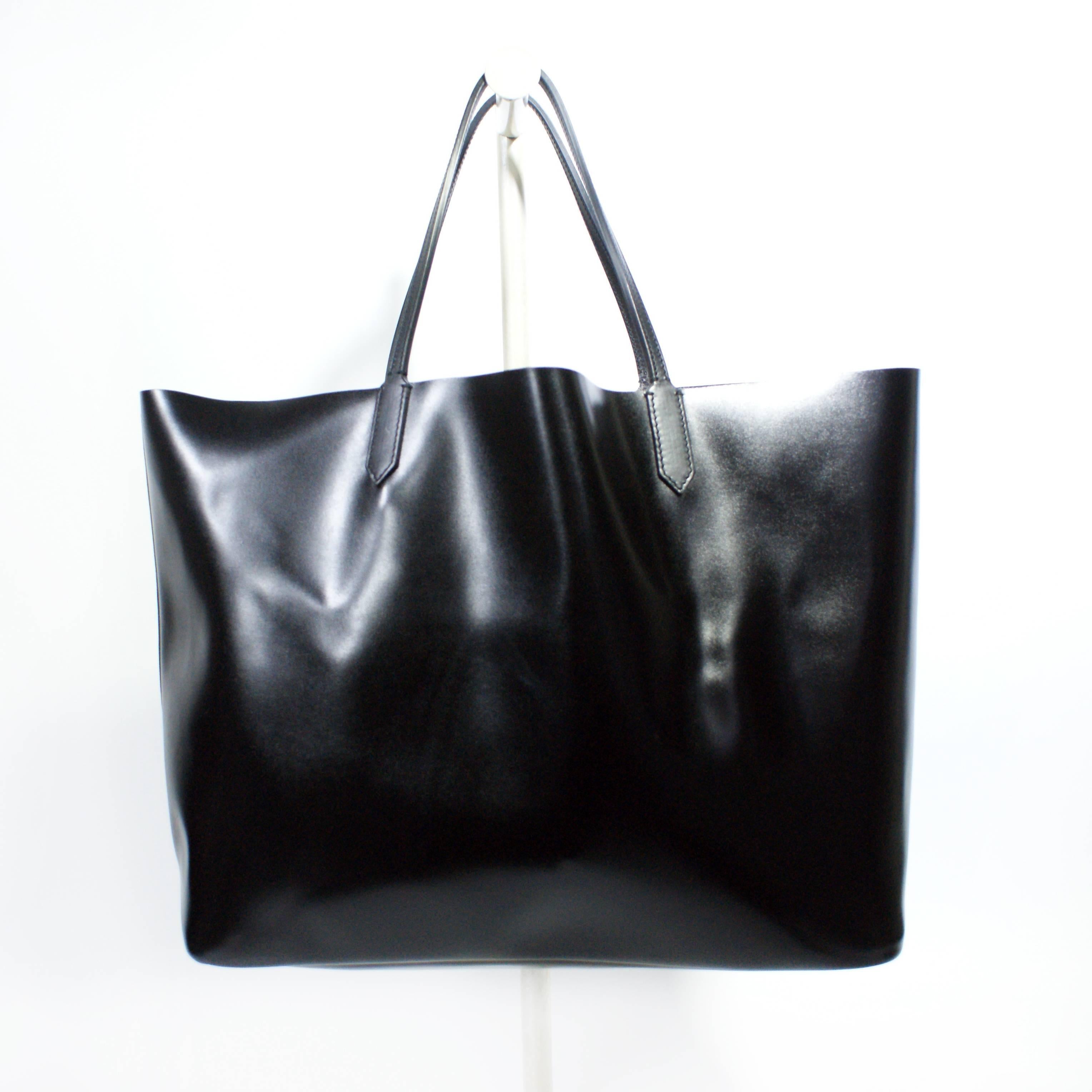 Givenchy Antigona Black Leather Shopper Tote In Excellent Condition In Narberth, PA