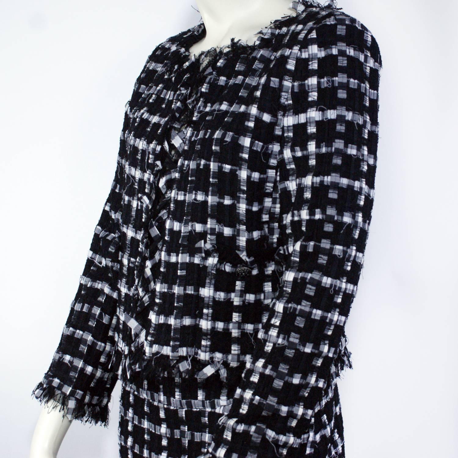 Black and white woven ribbon design
Open style jacket with two pockets and decorative buttons
Single pleat design on the skirt
Ribbons fringe detail at the trim
Size 38 
