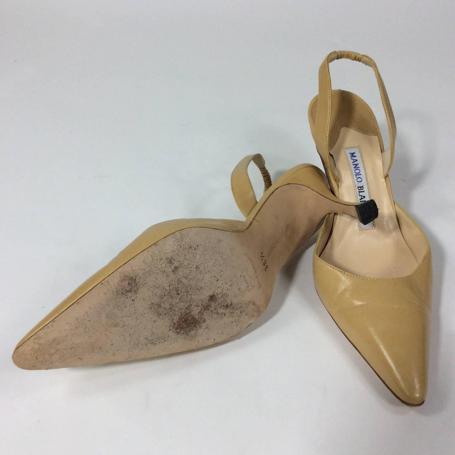 Manolo Blahnik Tan Pointed Heels with Heel Strap In Good Condition For Sale In Narberth, PA