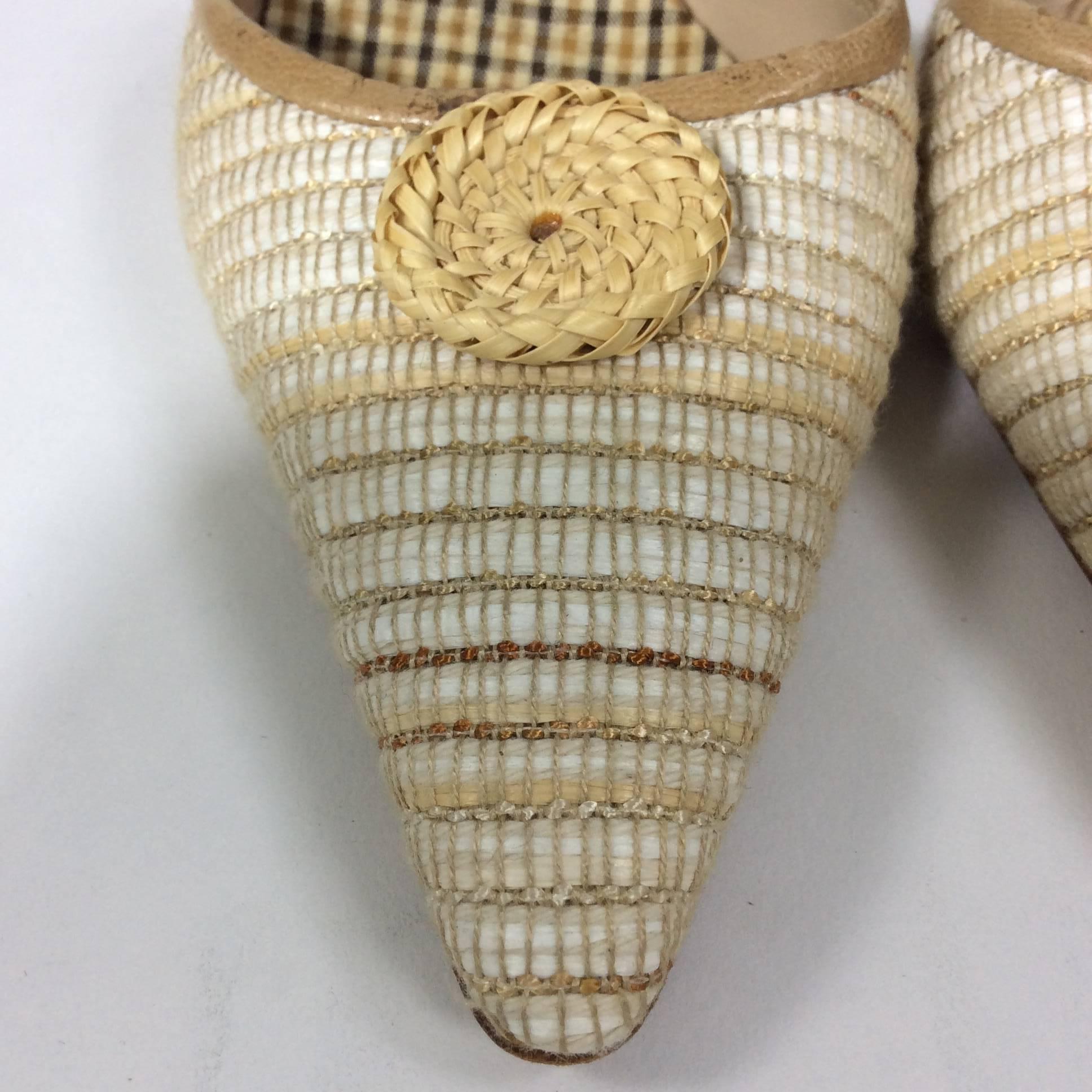 Manolo Blahnik Tan and Cream Pointed Slides with Wicker Detail In Excellent Condition For Sale In Narberth, PA