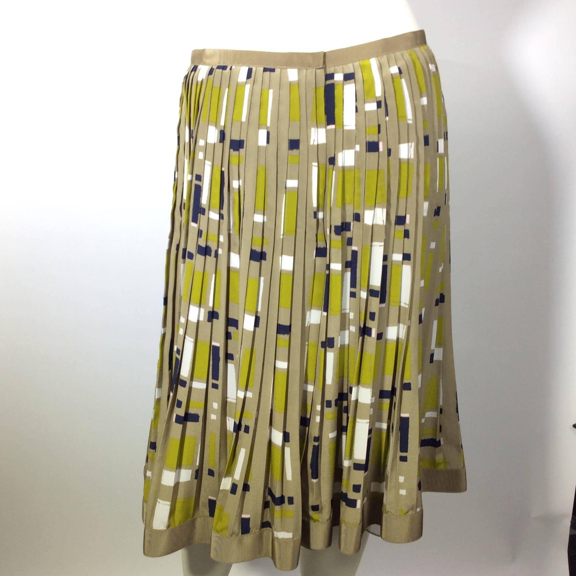 Oscar de la Renta Green Rectangle Print Pleated Skirt In Excellent Condition For Sale In Narberth, PA