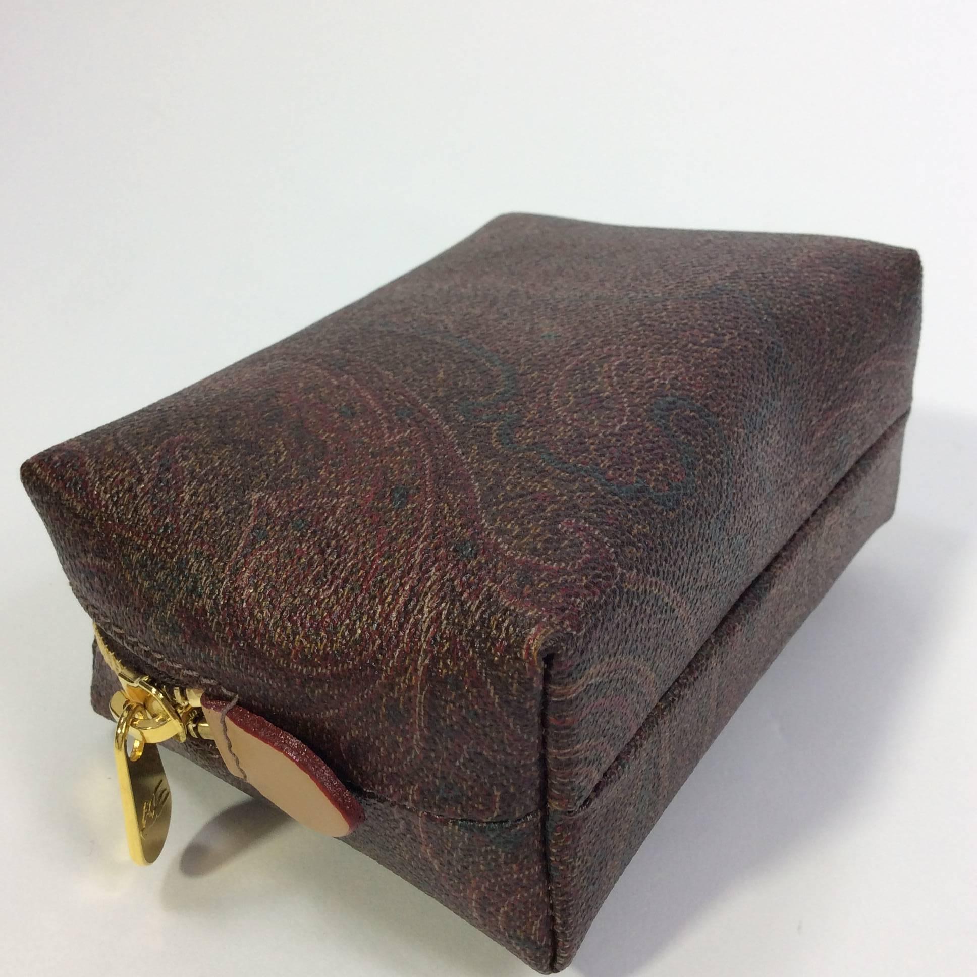 Etro Brown Paisley Makeup Case In New Condition For Sale In Narberth, PA