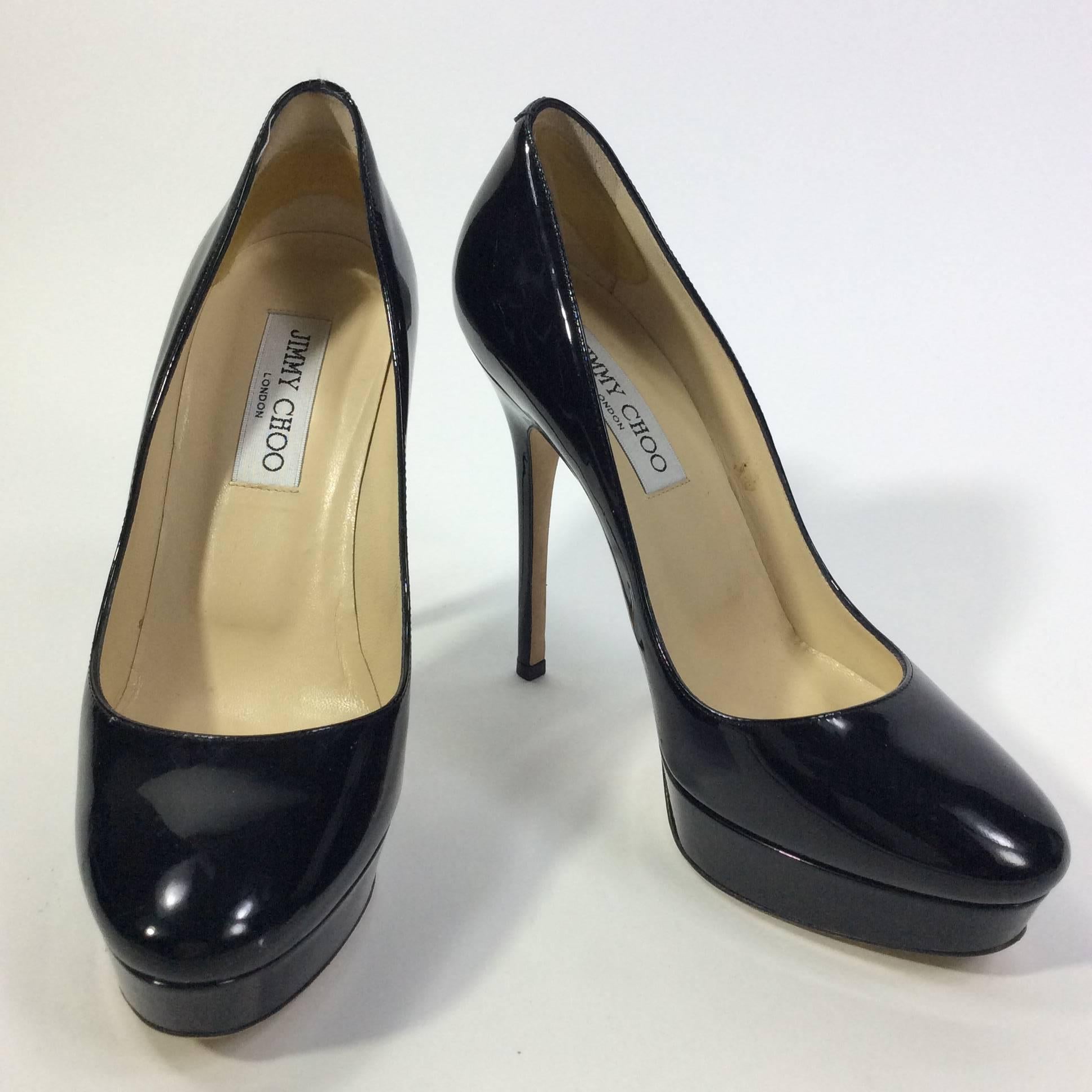 Jimmy Choo Black Patent Pump with Rounded Toe In Fair Condition For Sale In Narberth, PA