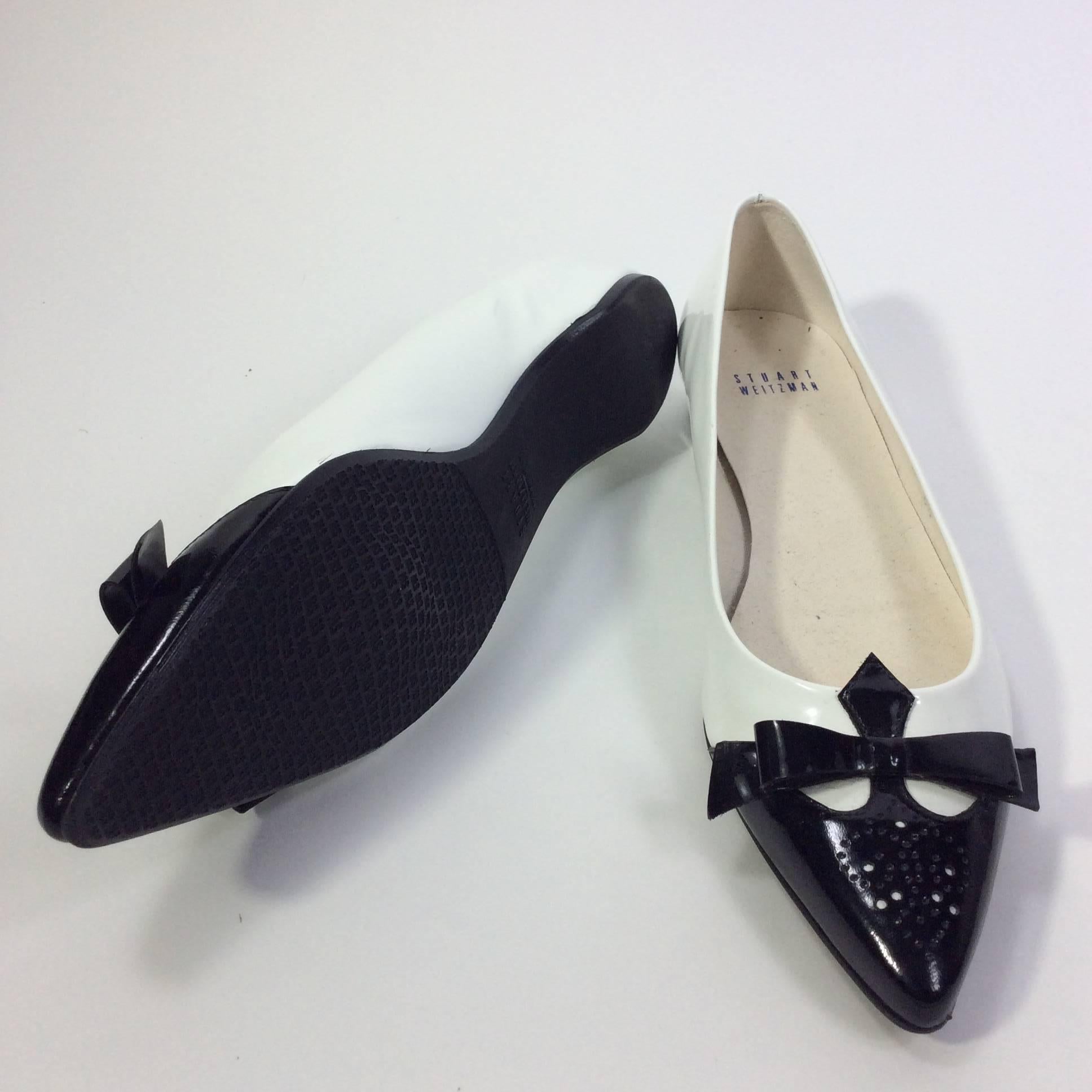 Stuart Weitzman White Patent Flats with Black Toes In Good Condition In Narberth, PA