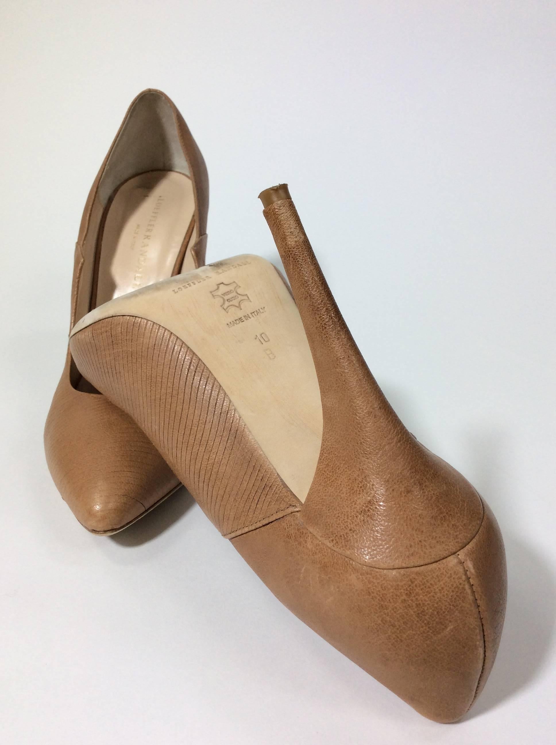 Nude Textured Point Detail Pumps
4 inch heel
3 inch sole width
Pointed silhouette detail on sides of shoe
Size 10
Leather sole, upper and lining