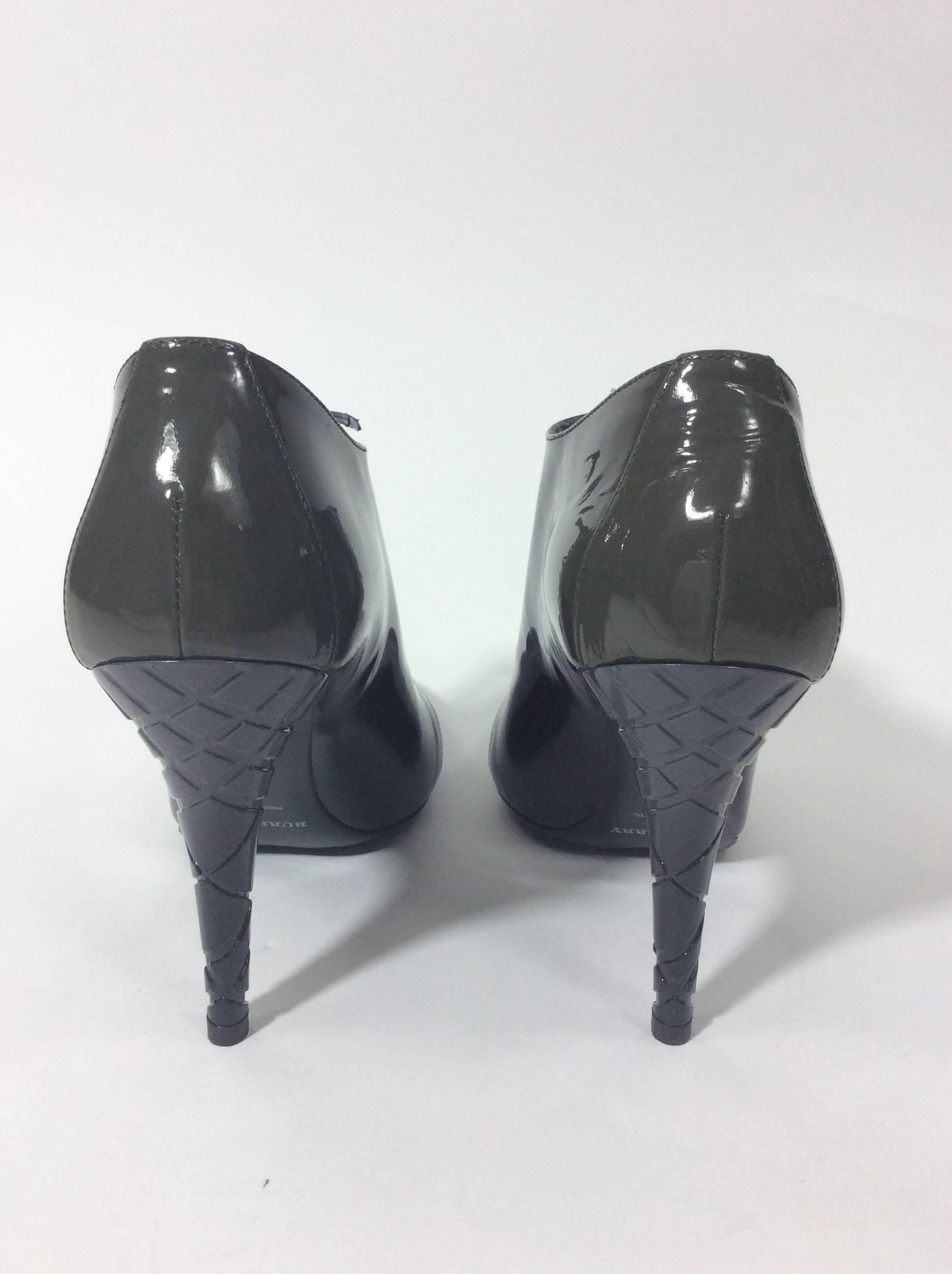 Burberry Ombre Patent Leather Lace Up Booties In Excellent Condition In Narberth, PA