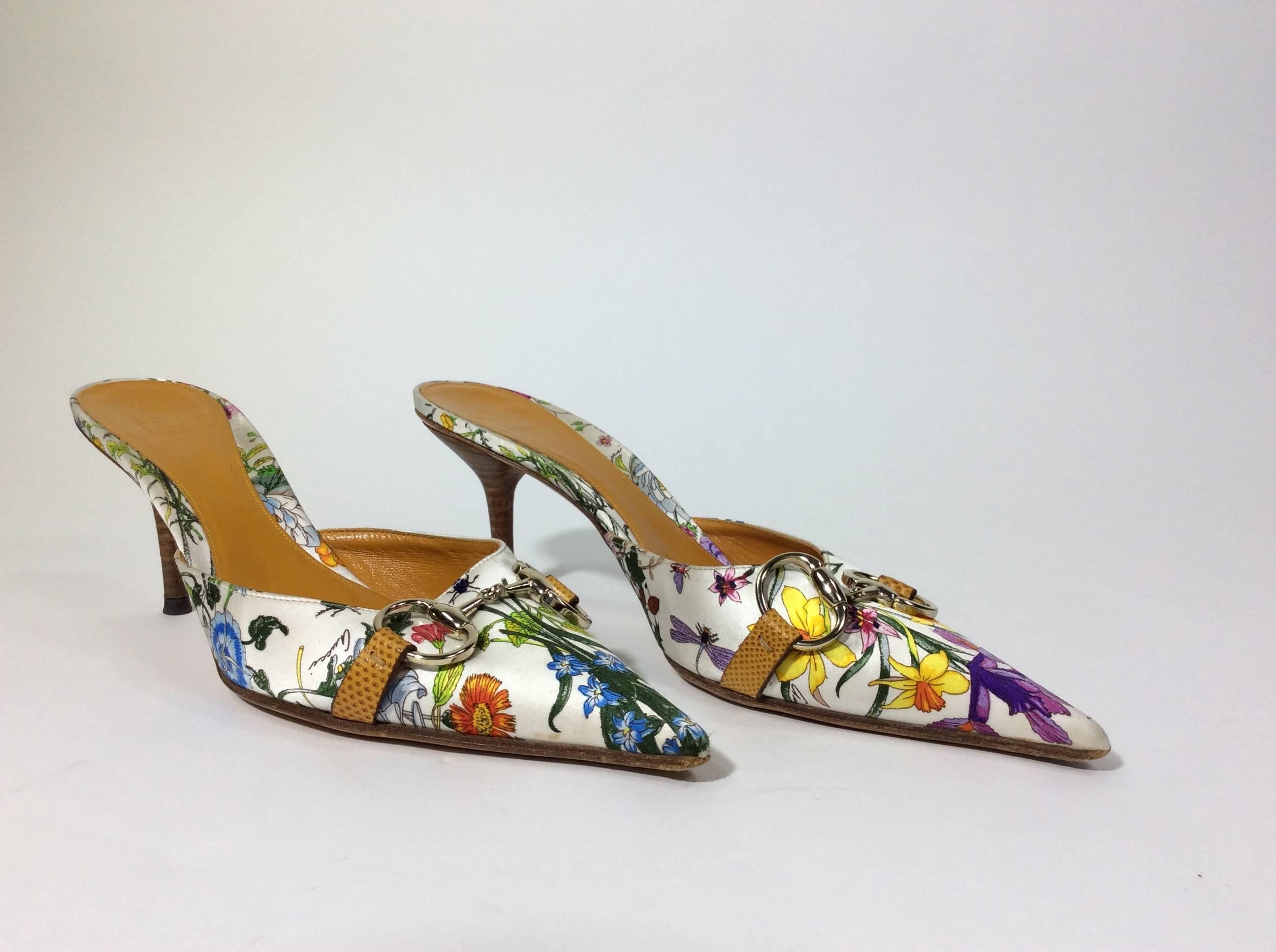 Gucci Satin Floral Slides In Good Condition For Sale In Narberth, PA