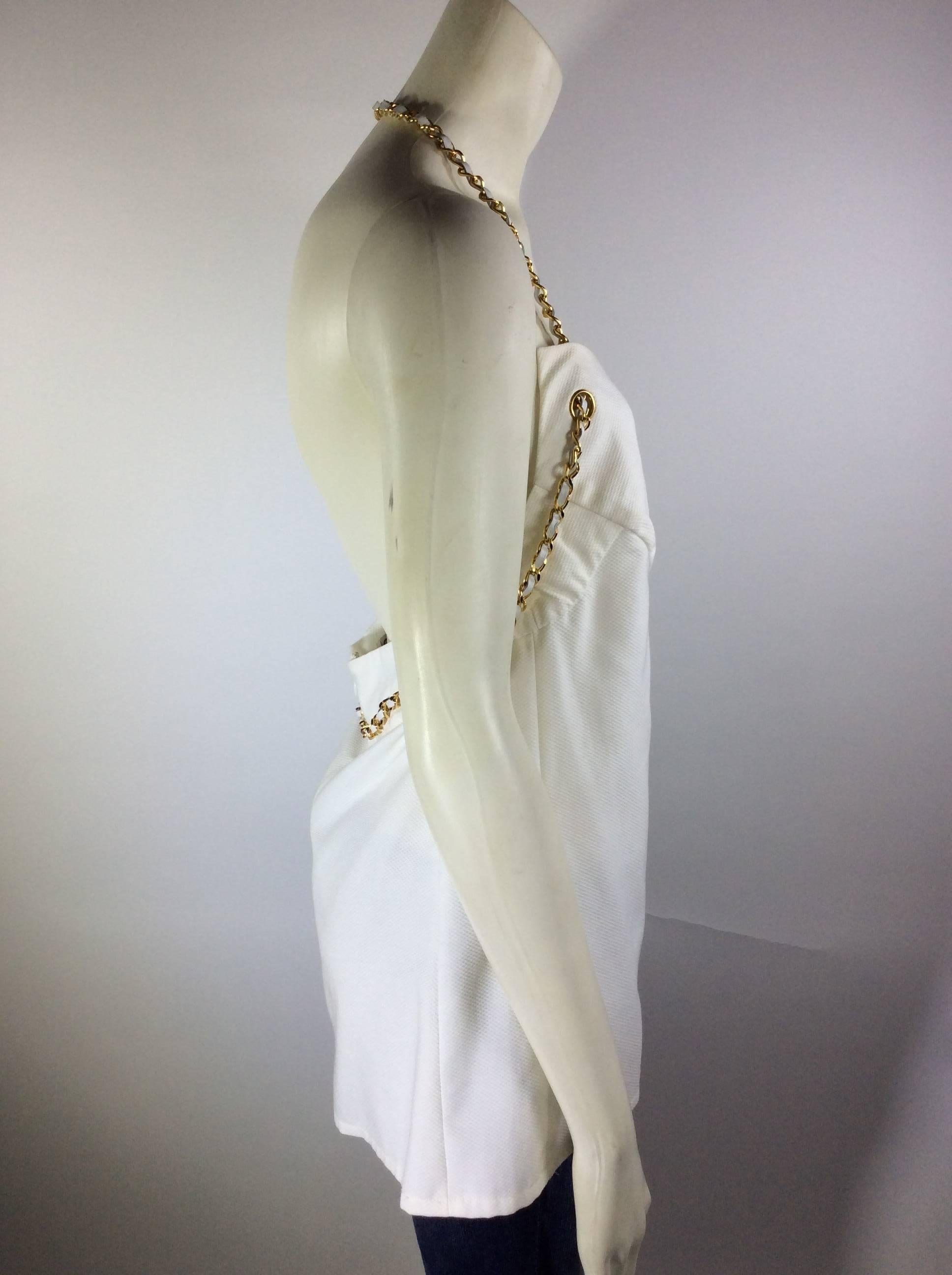 White cotton pique
Gold woven chain 
Zipper in the back