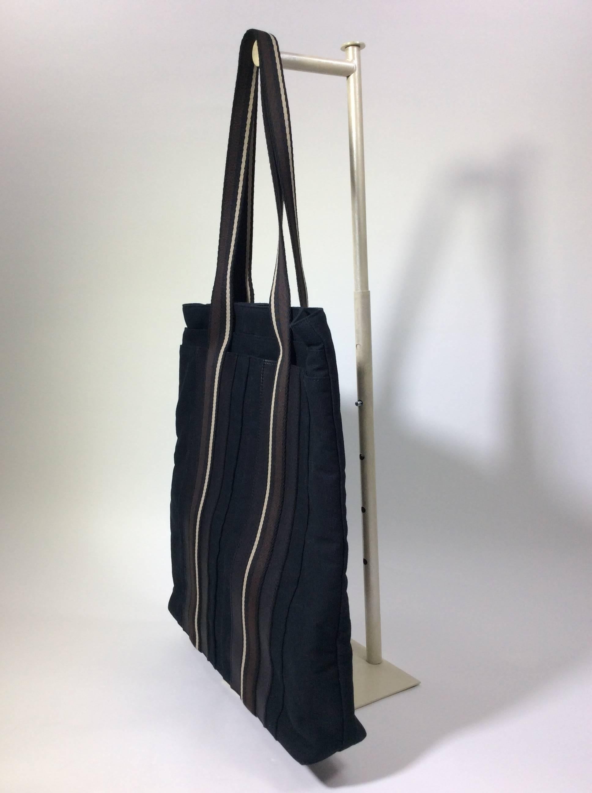 Hermes Black Tote with Leather Detail
Brown and Tan Stripped Handles
Two Large Exterior Pockets
Black Interior with Large Pocket
Handle Strap Drop 12