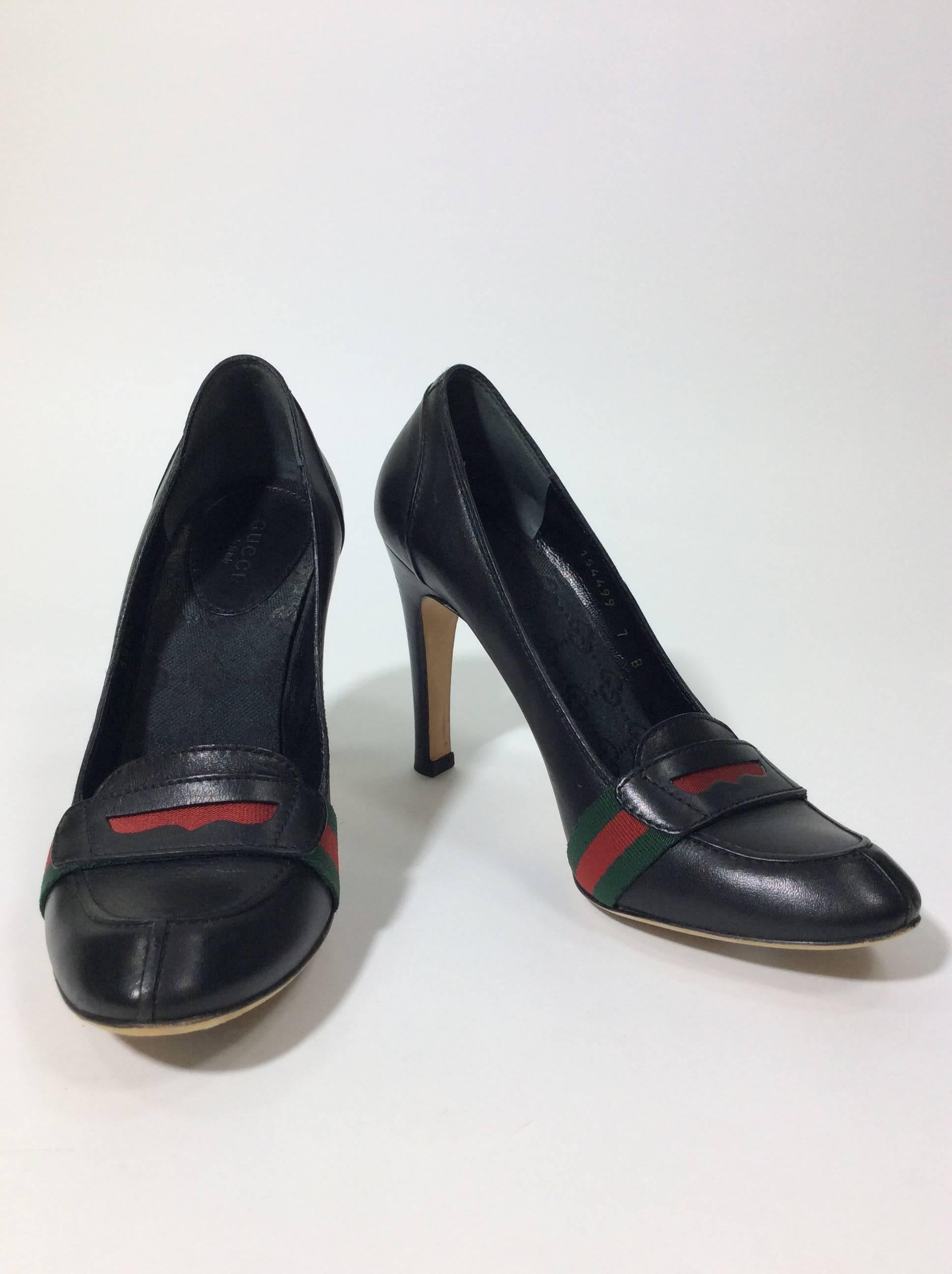Black Leather Pump
Signature Gucci Green and Red Pump
4" Inch Heel
3" Inch Sole Width
Rounded Toe
Size 7B

