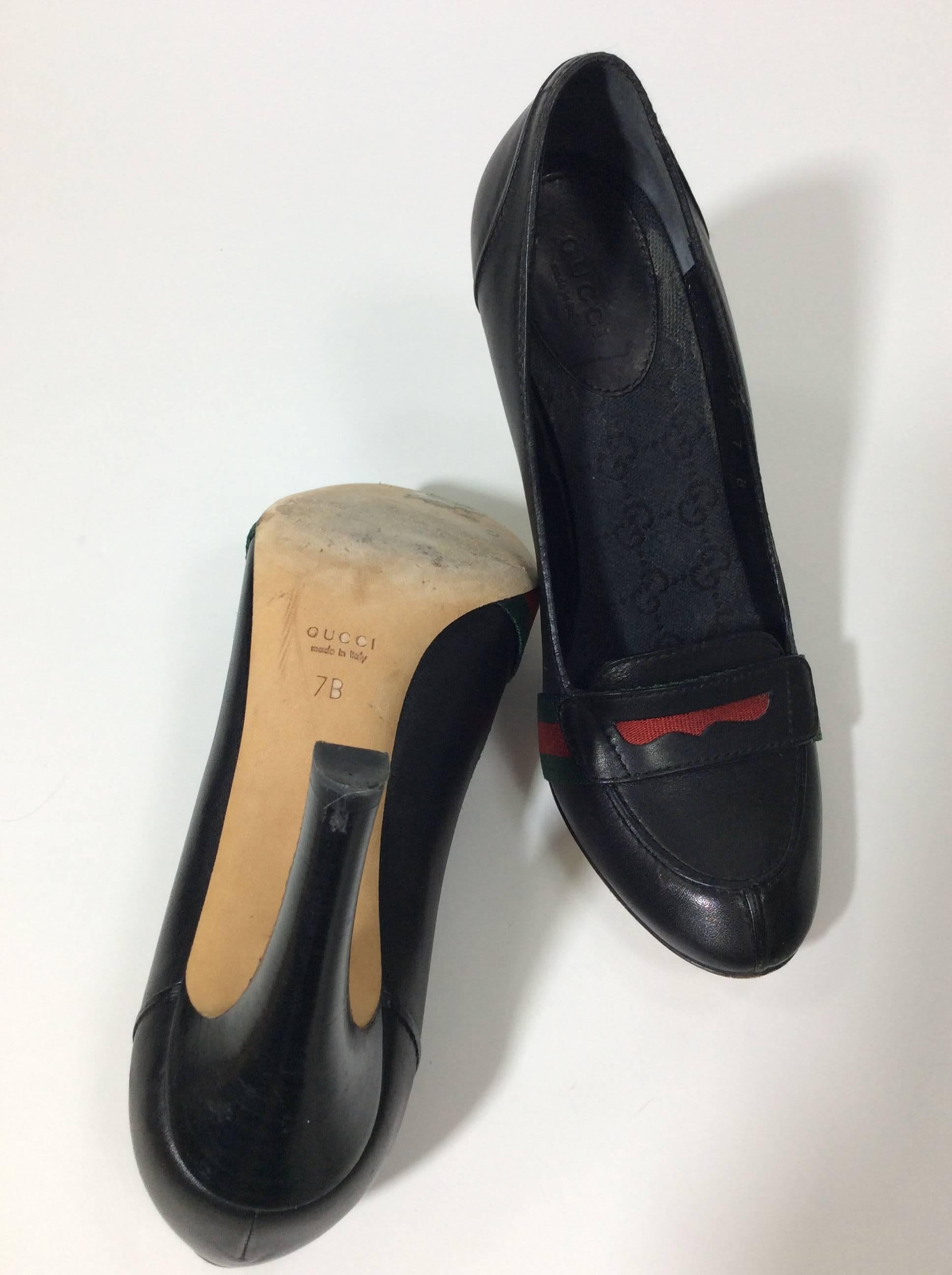 Gucci Black Leather With Green and Red Detail Pump For Sale 1