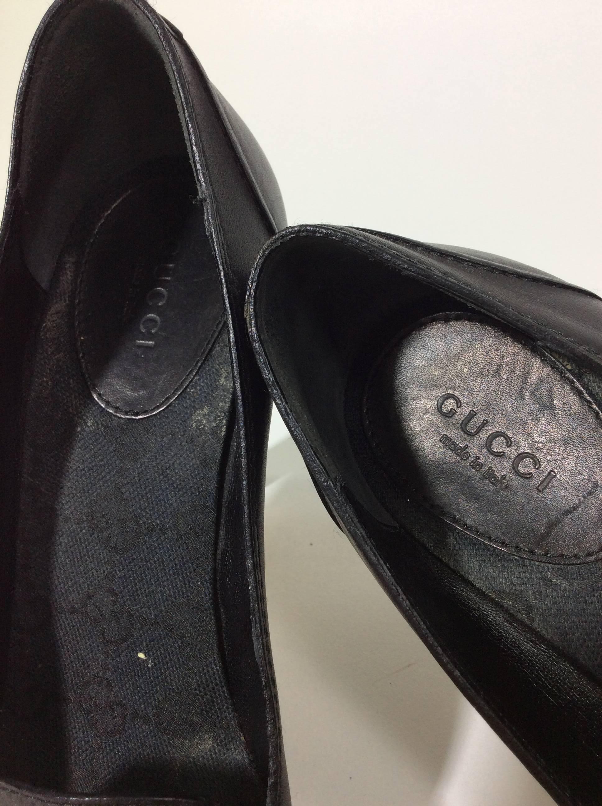 Gucci Black Leather With Green and Red Detail Pump For Sale 2