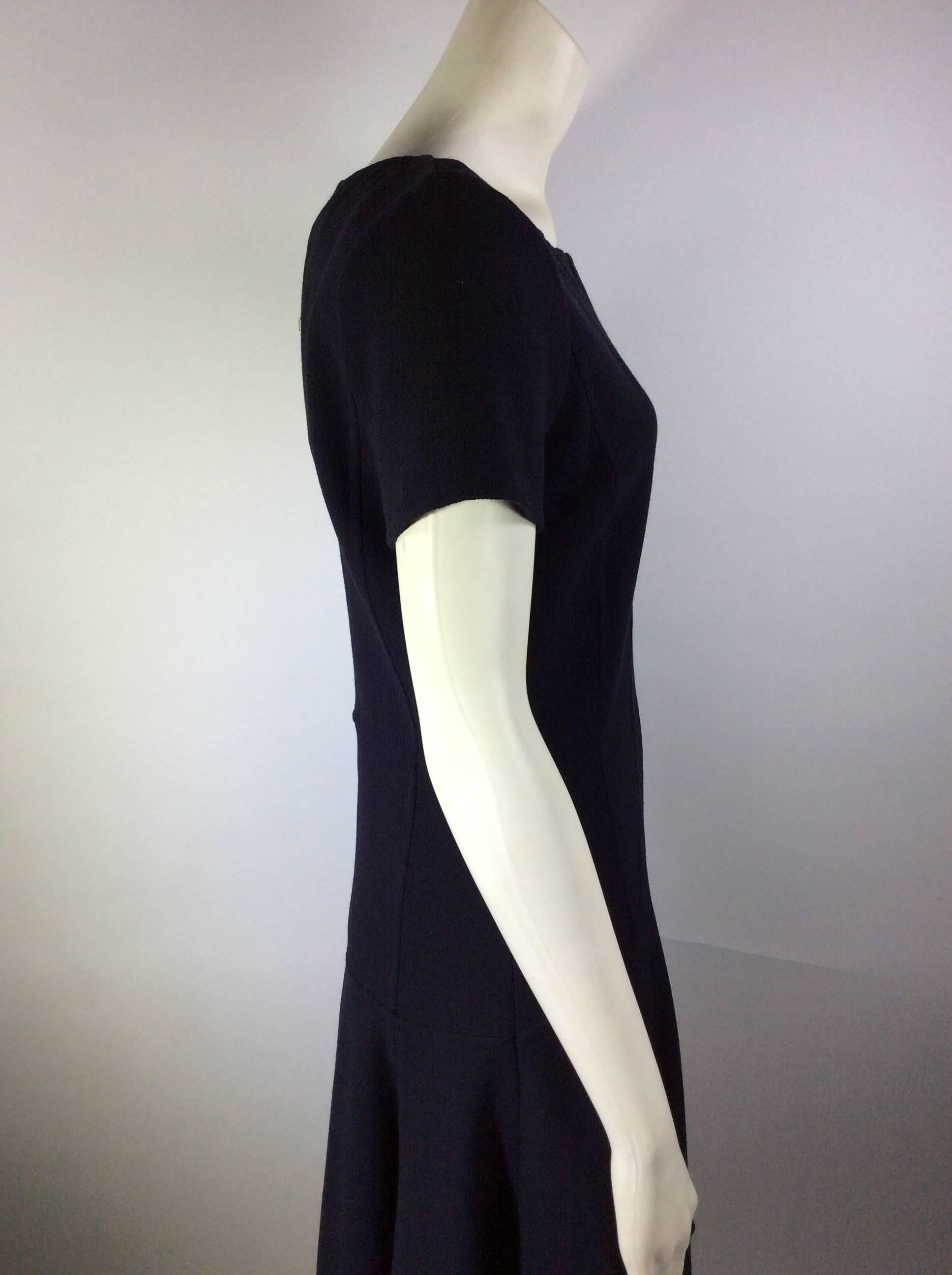 Oscar de la Renta Deep Navy Short Sleeve Crepe Dress In Excellent Condition For Sale In Narberth, PA