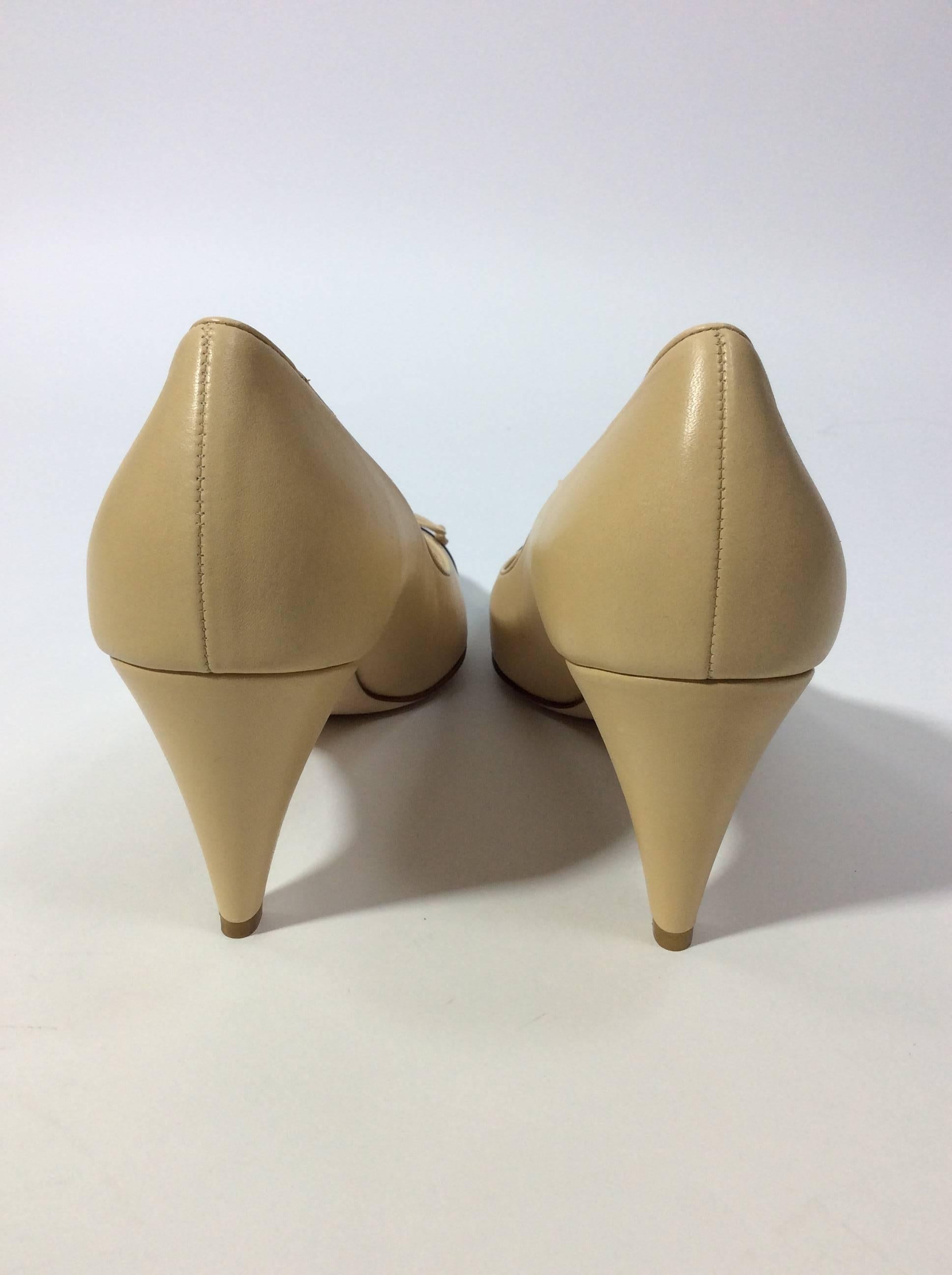 Chanel Nude Black Toe Leather Pumps In New Condition For Sale In Narberth, PA