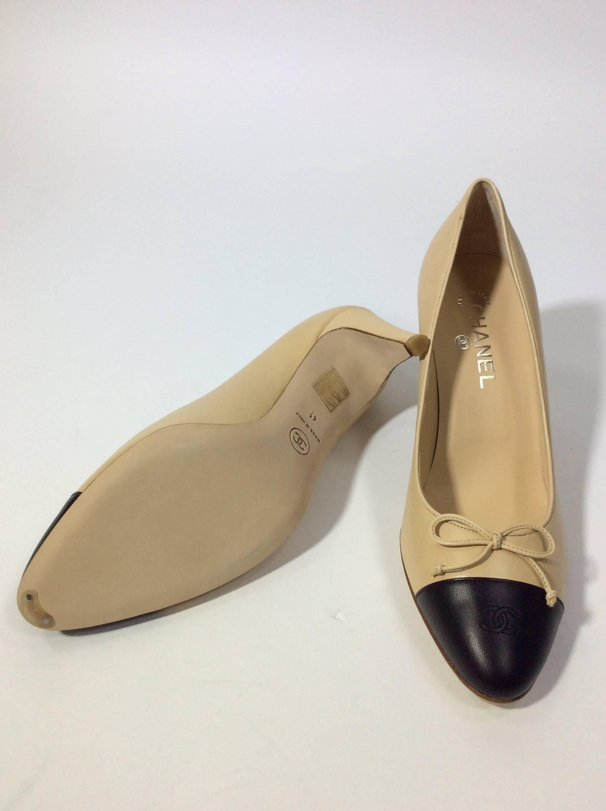 Women's Chanel Nude Black Toe Leather Pumps For Sale