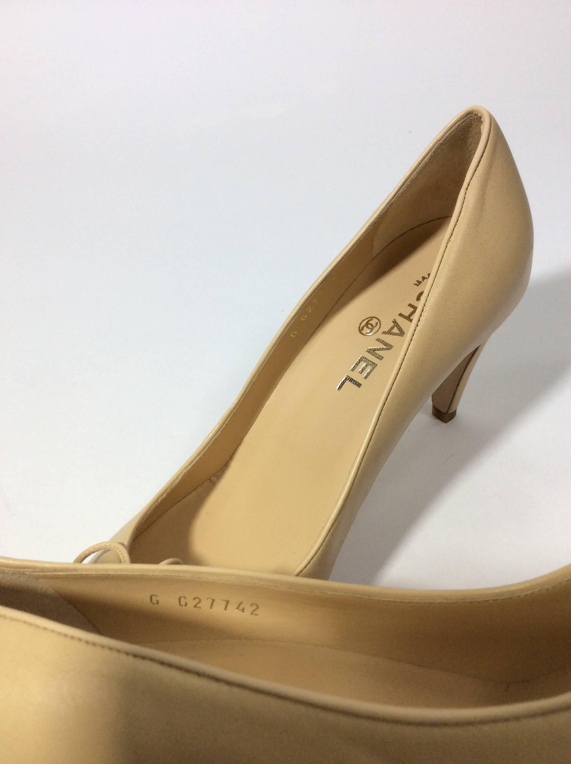 Chanel Nude Black Toe Leather Pumps For Sale 2