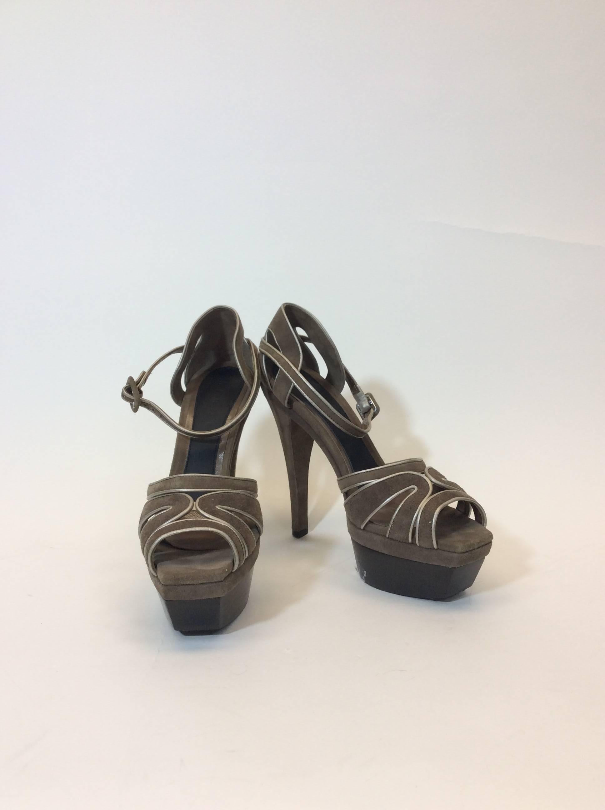 Marni Suede Heel
Metallic Lining
Single Buckle Ankle Strap
5.5