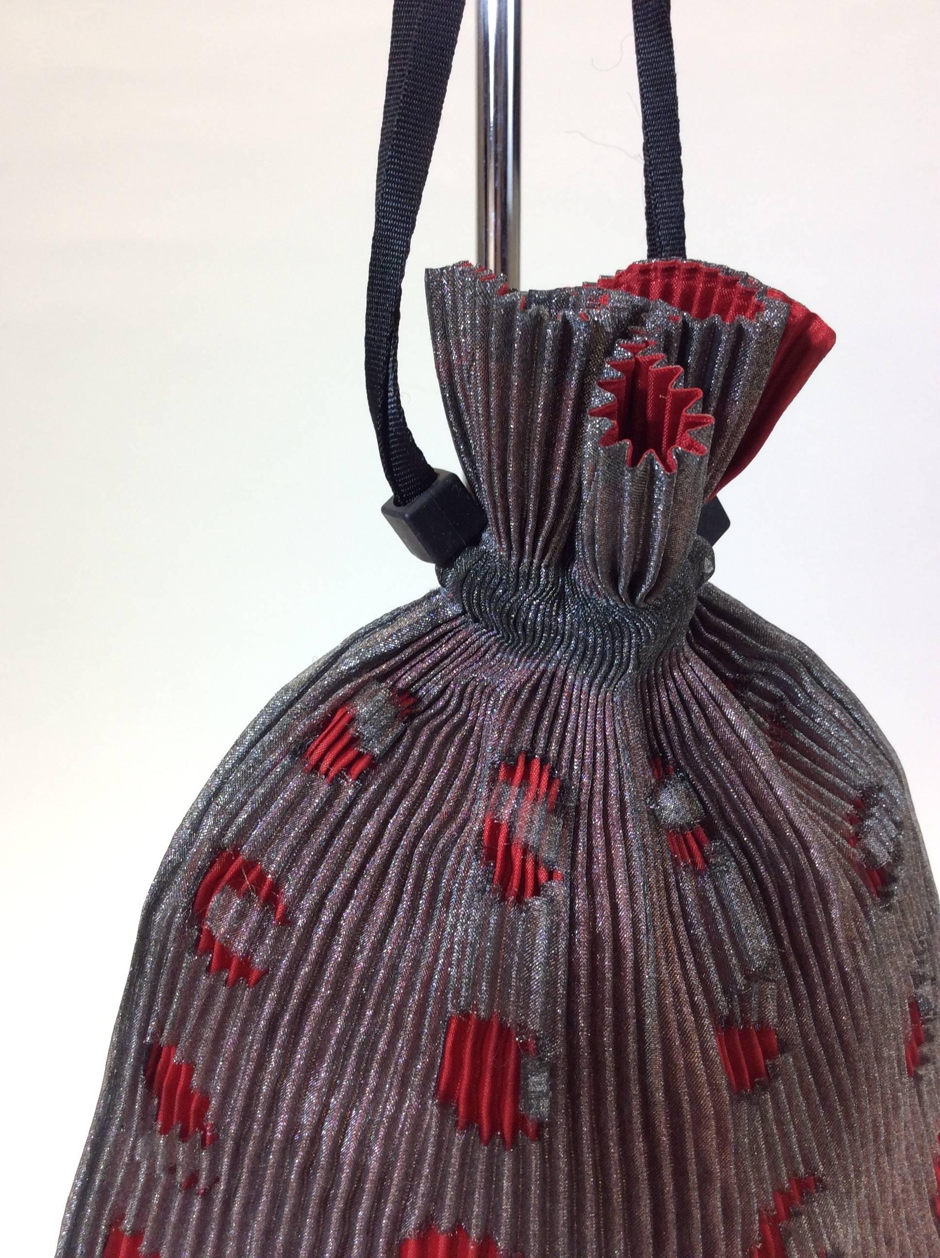 Issey Miyake Red and Grey Pleated Drawstring HandBag In Excellent Condition For Sale In Narberth, PA