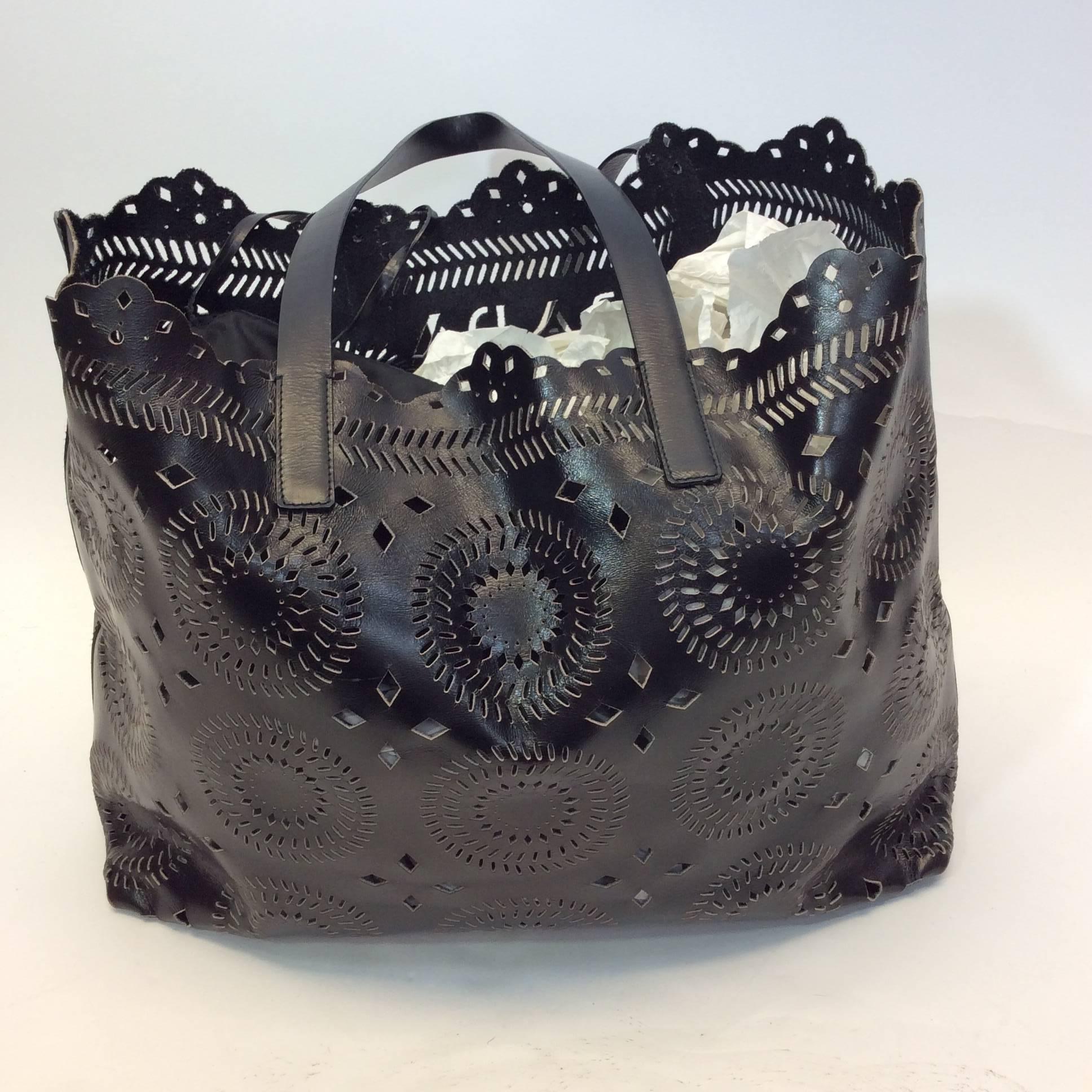 Prada Black Mandala Laser Cut Tote Bag In Excellent Condition For Sale In Narberth, PA