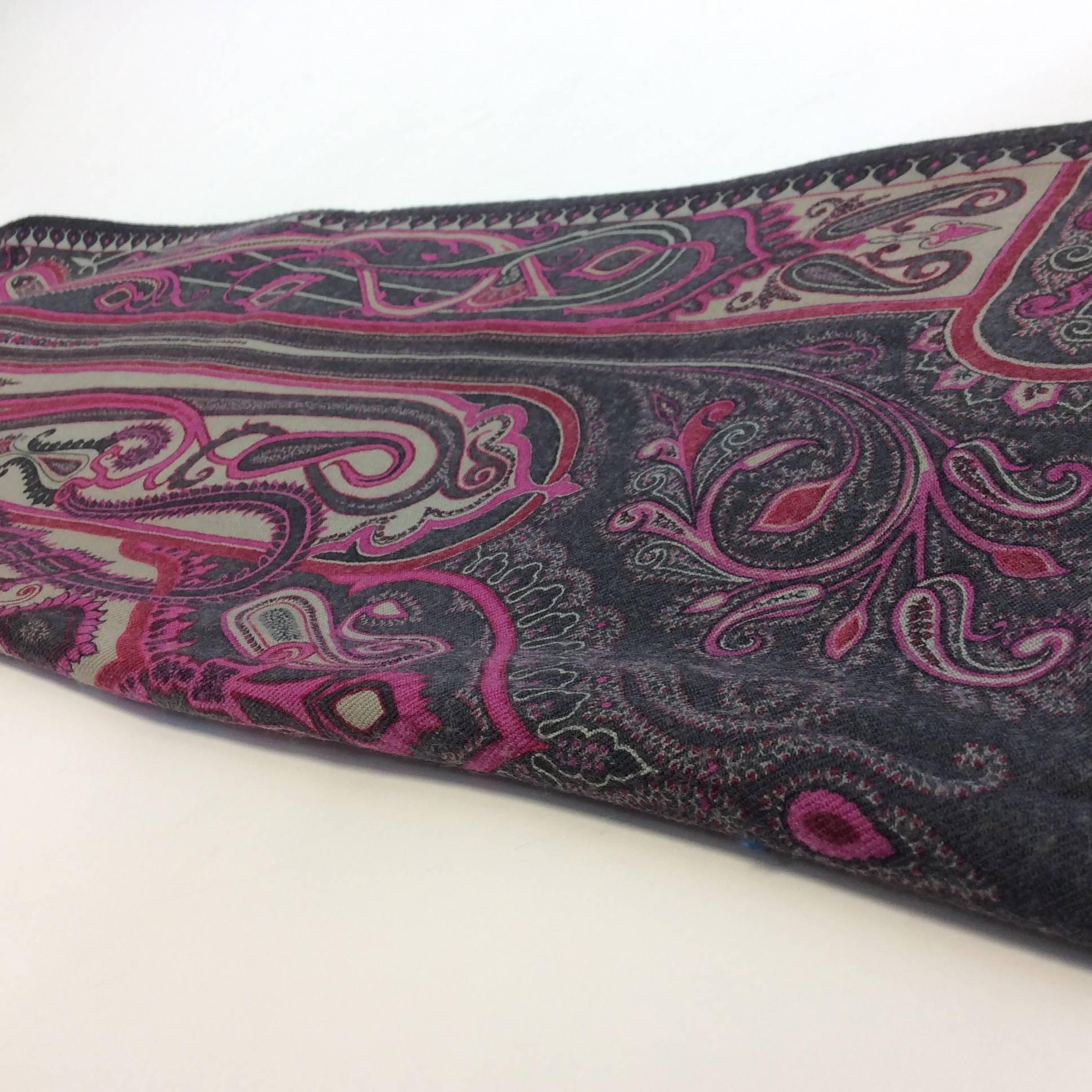Etro Raspberry Paisley Woven Scarf In Excellent Condition In Narberth, PA