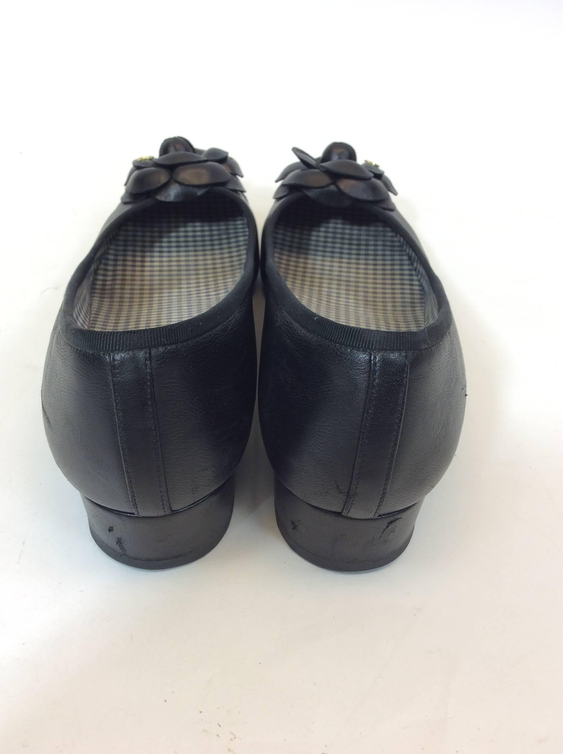 Women's Chanel Black Leather Small Heel With Flower on Toe For Sale