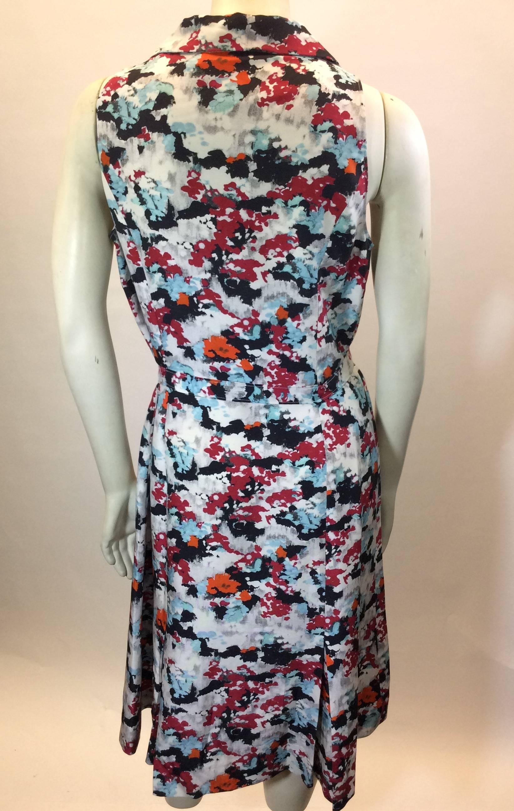 Carolina Herrera Printed Dress
Button down, belted, collared 
Size 10
Flares out at the bottom