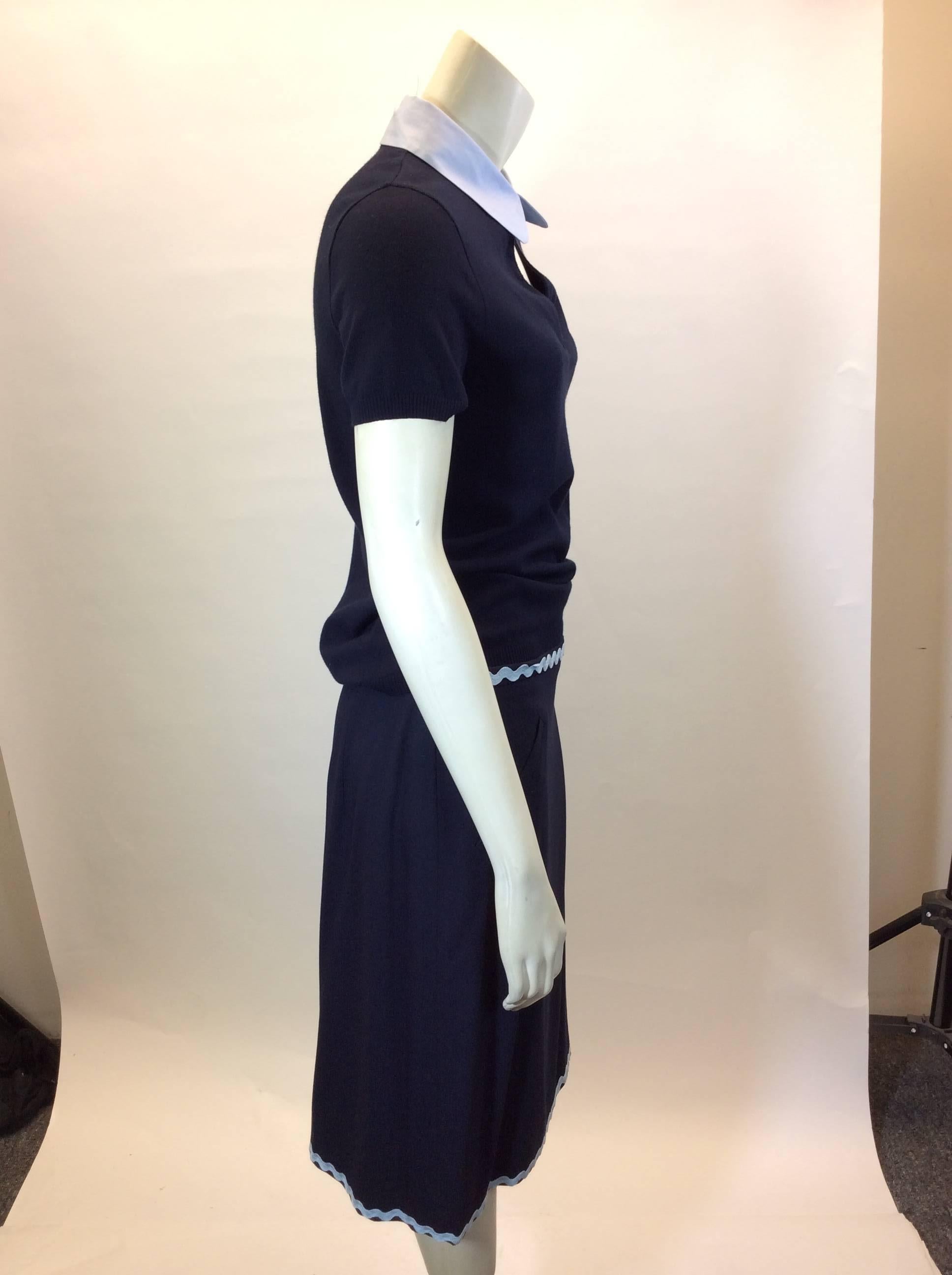 Moschino Navy 2 Piece Skirt Suit Size 10
Short sleeve top with light blue peter pan collar 
Top is Rayon & Wool
Skirt is lined and has 2 pockets
Skirt has light blue trim
																	